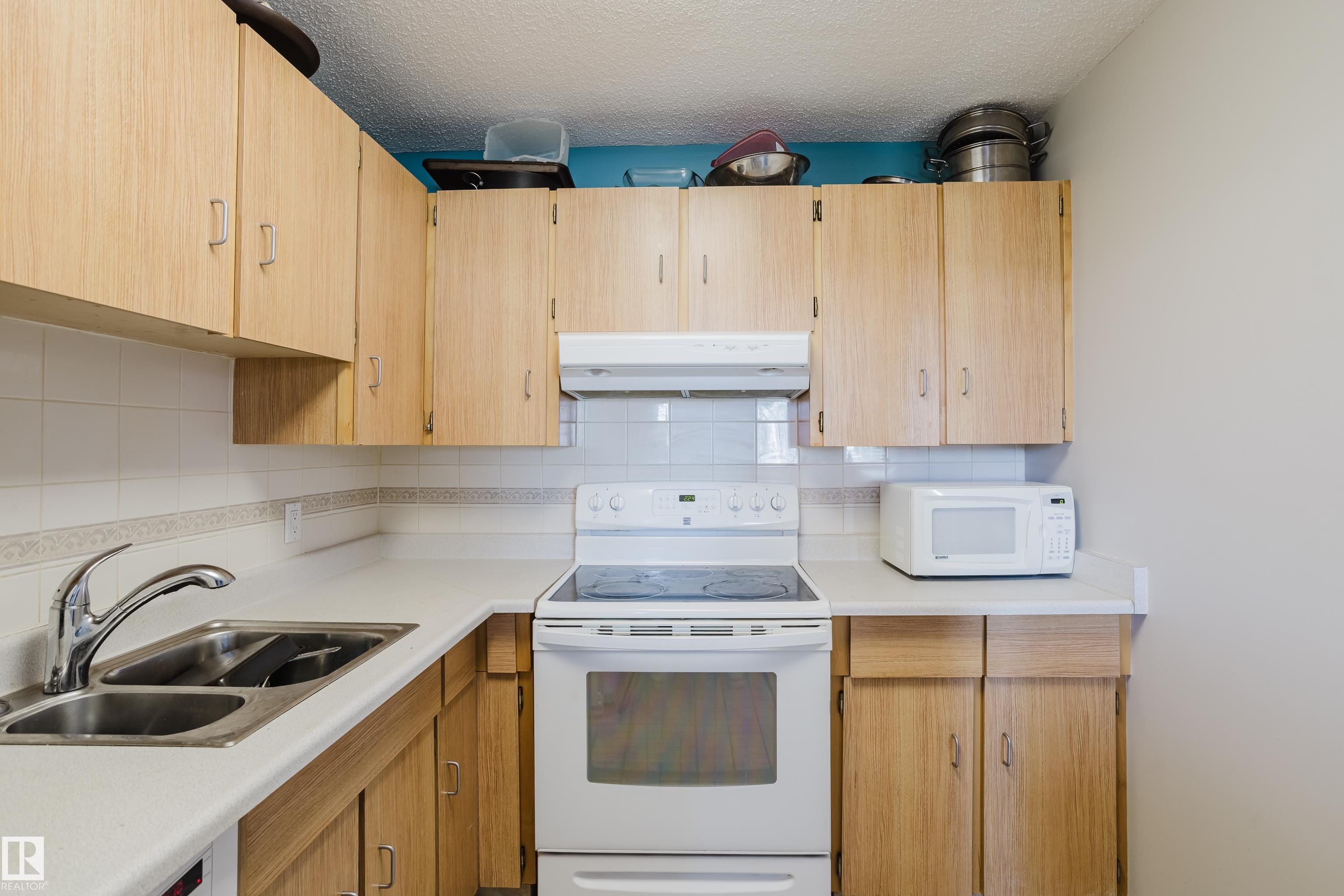 Photo 32 at 903 - 9916 113 Street NW, Wîhkwêntôwin, Edmonton