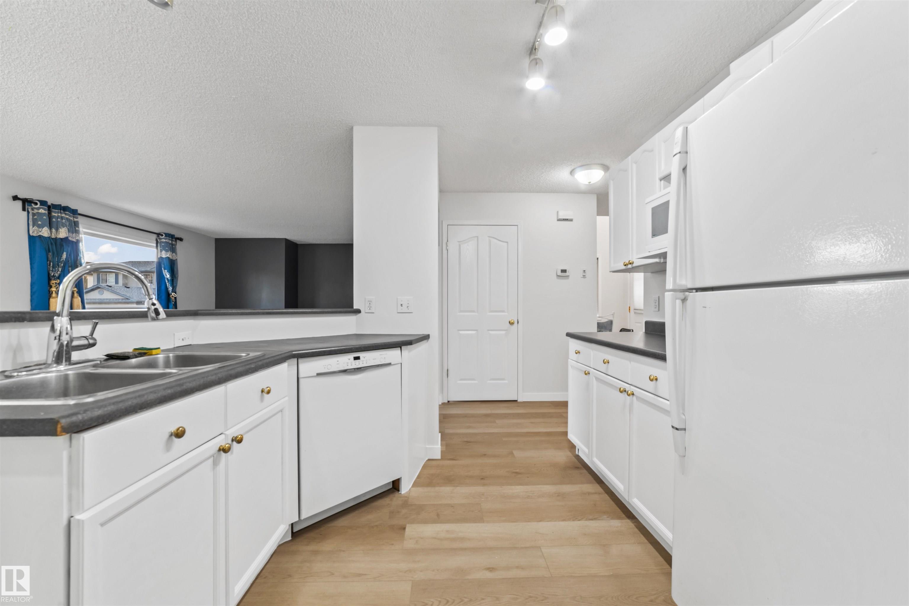Photo 13 at 3231 30 Avenue NW, Silver Berry, Edmonton