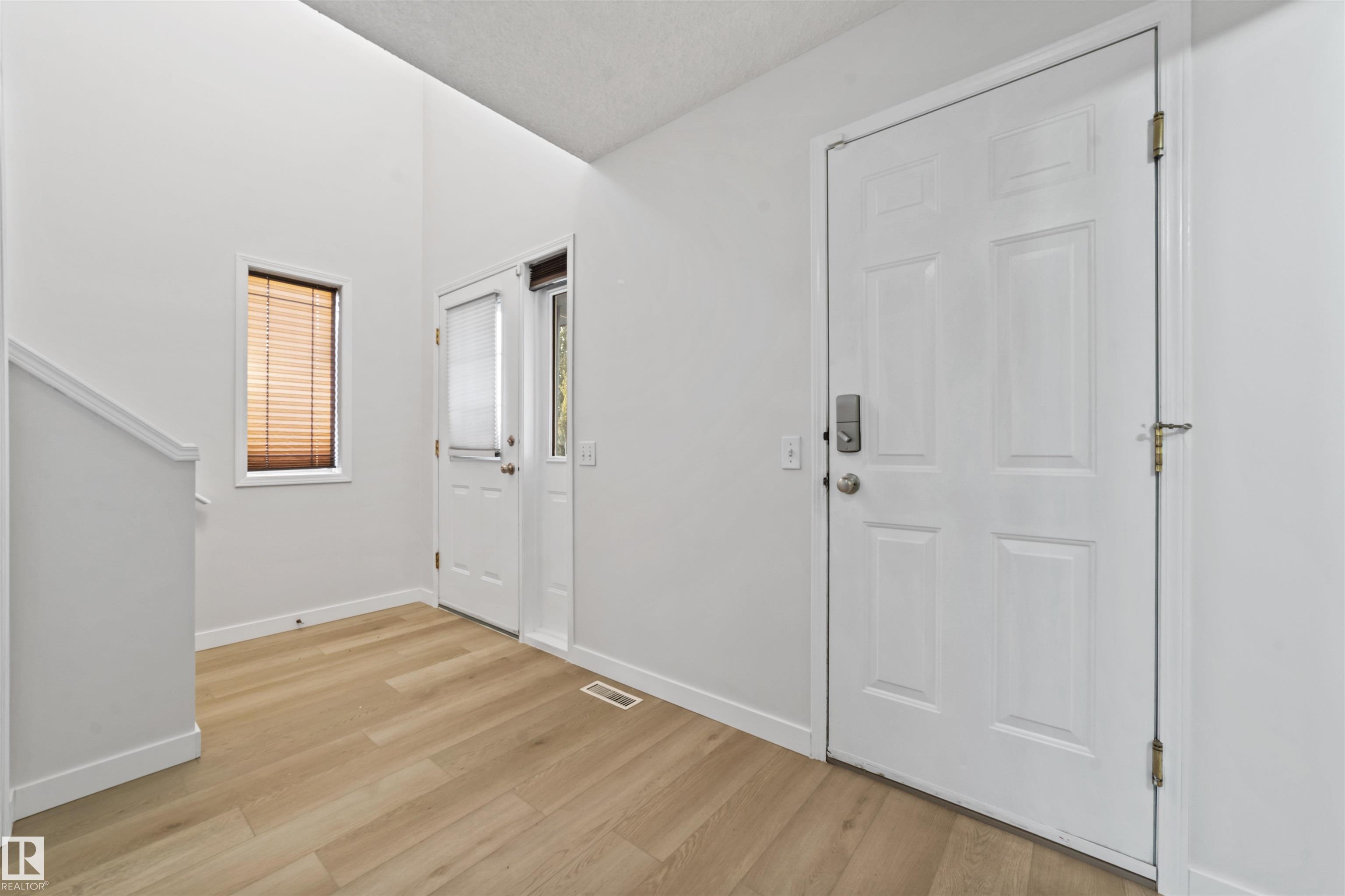 Photo 4 at 3231 30 Avenue NW, Silver Berry, Edmonton