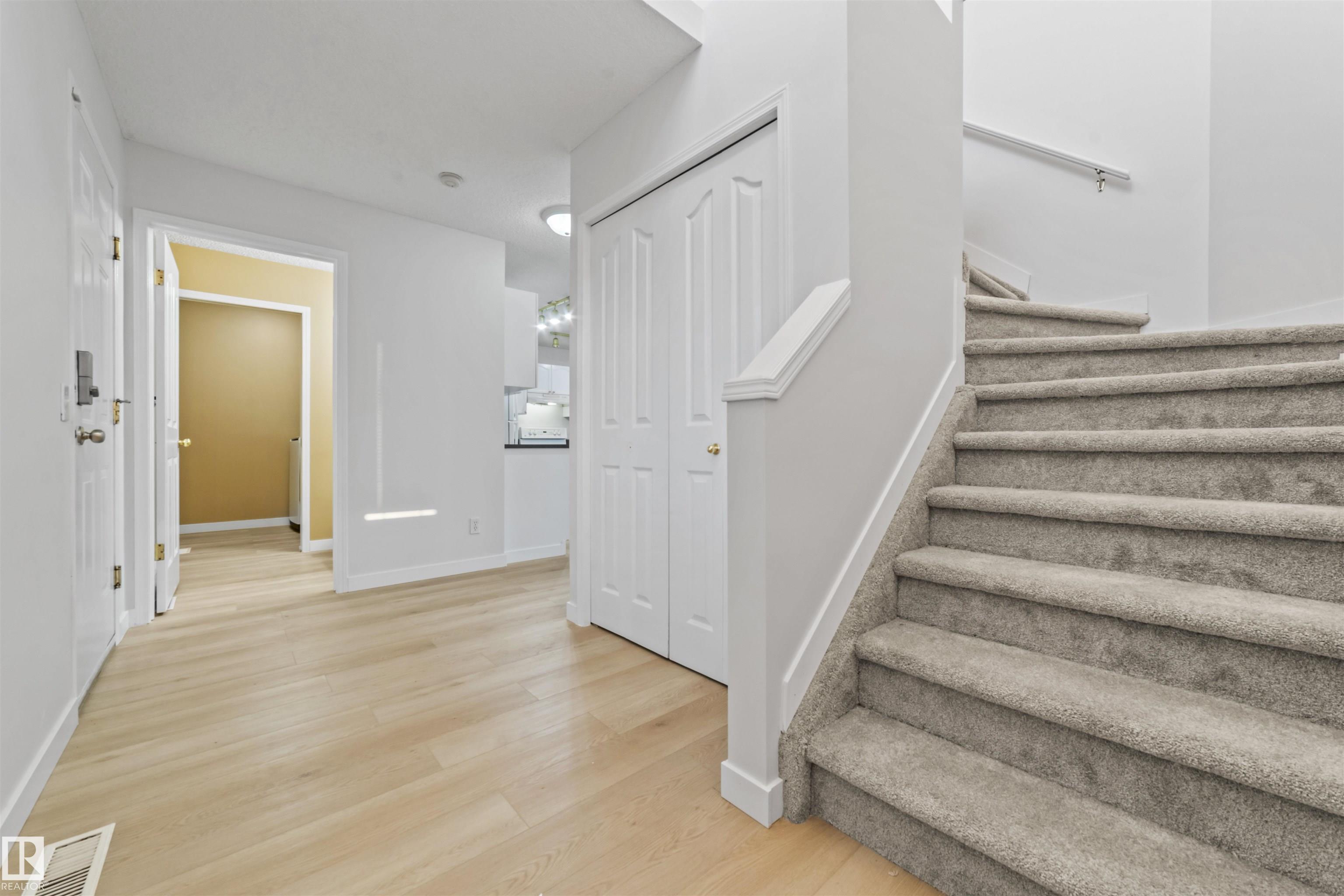 Photo 8 at 3231 30 Avenue NW, Silver Berry, Edmonton