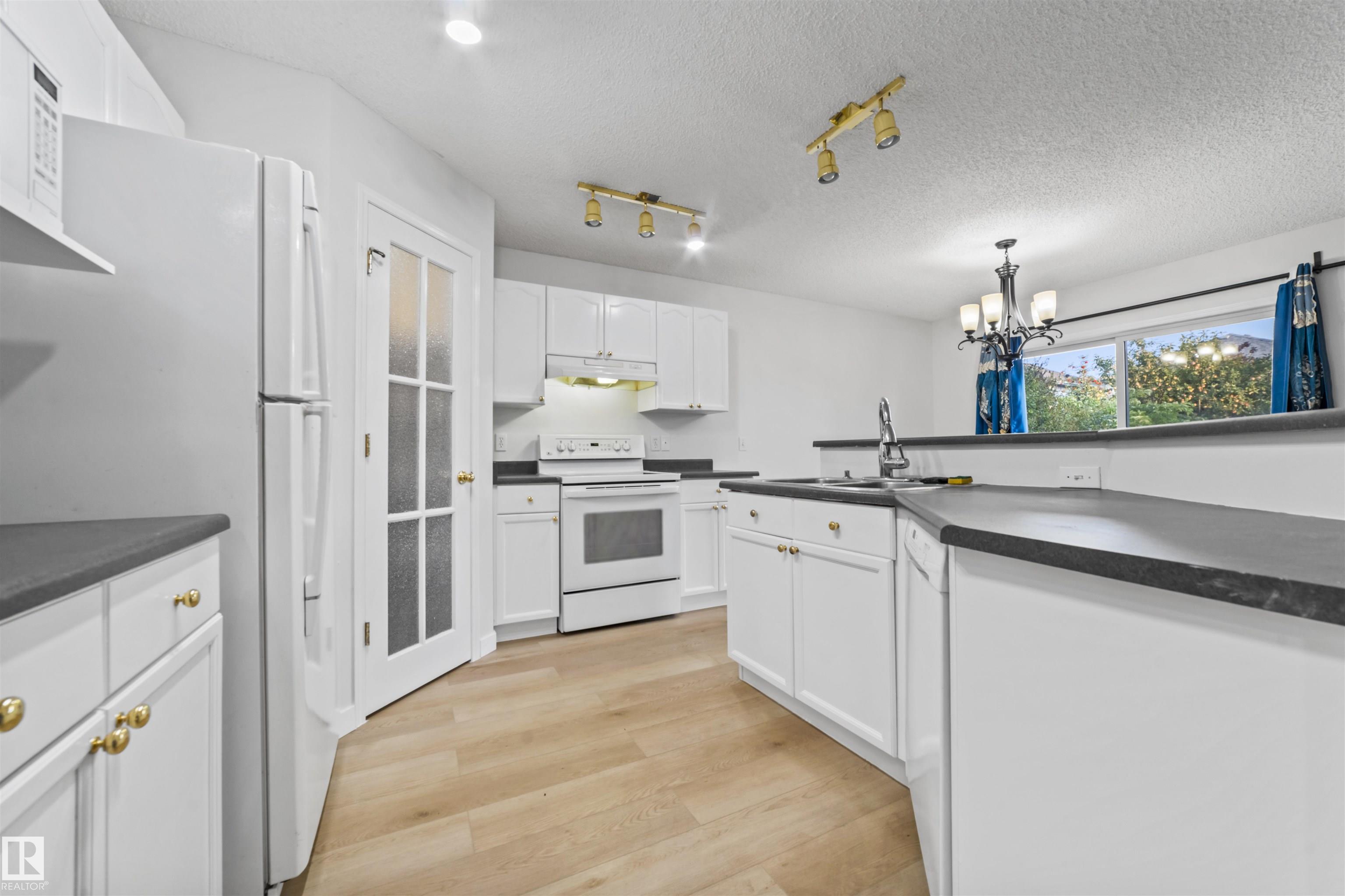 Photo 10 at 3231 30 Avenue NW, Silver Berry, Edmonton