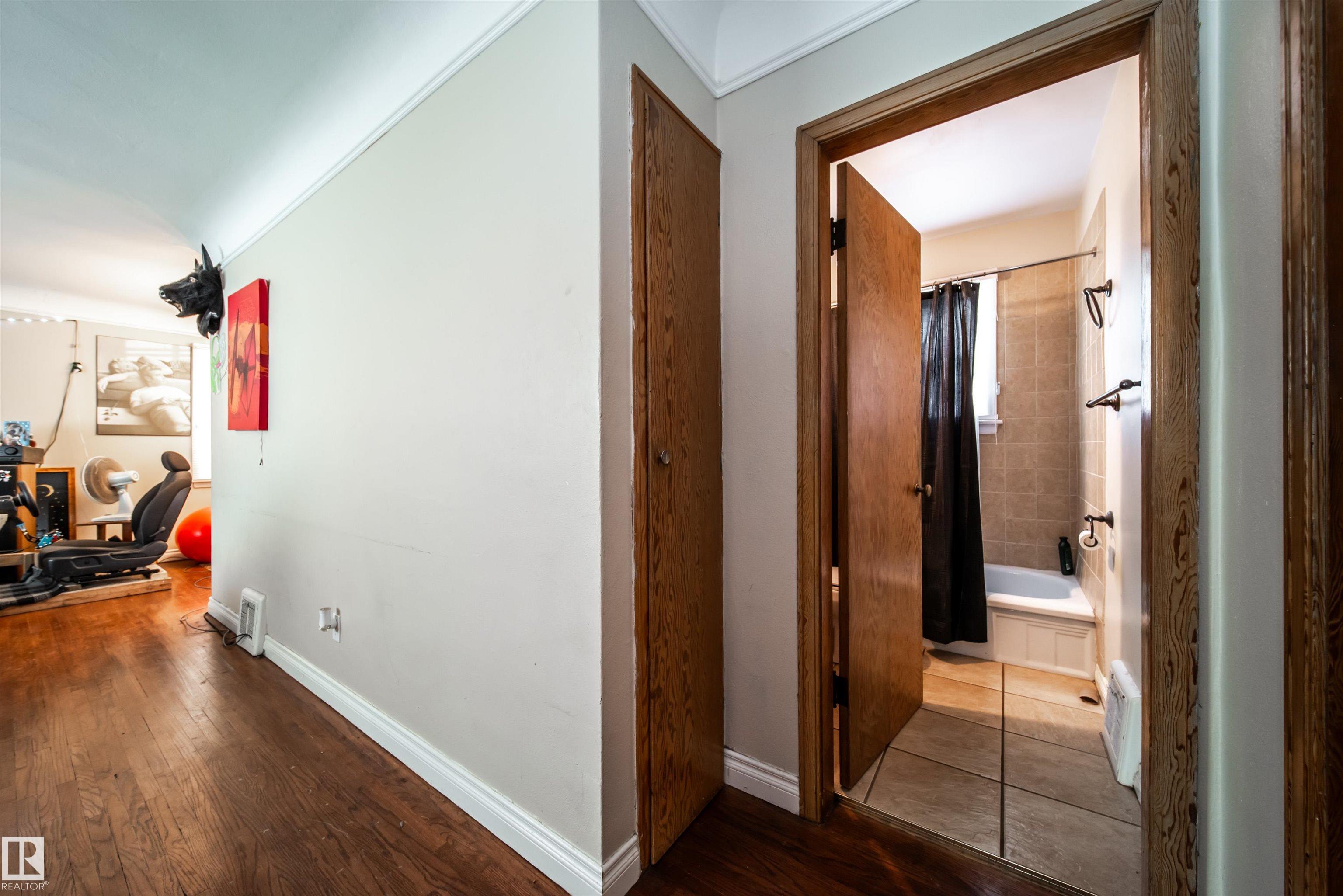 Photo 13 at 7910 75 Street NW, King Edward Park, Edmonton