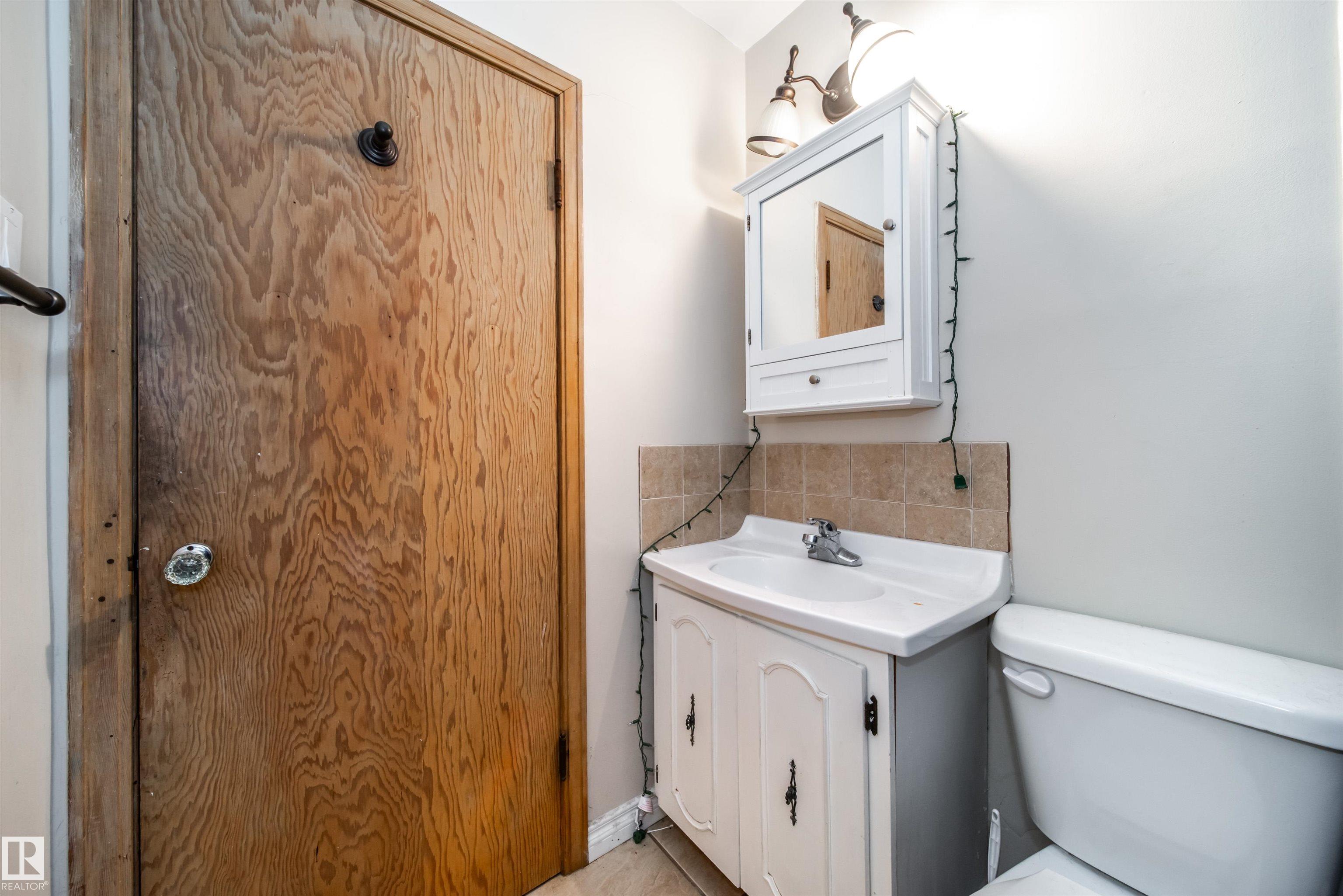 Photo 15 at 7910 75 Street NW, King Edward Park, Edmonton