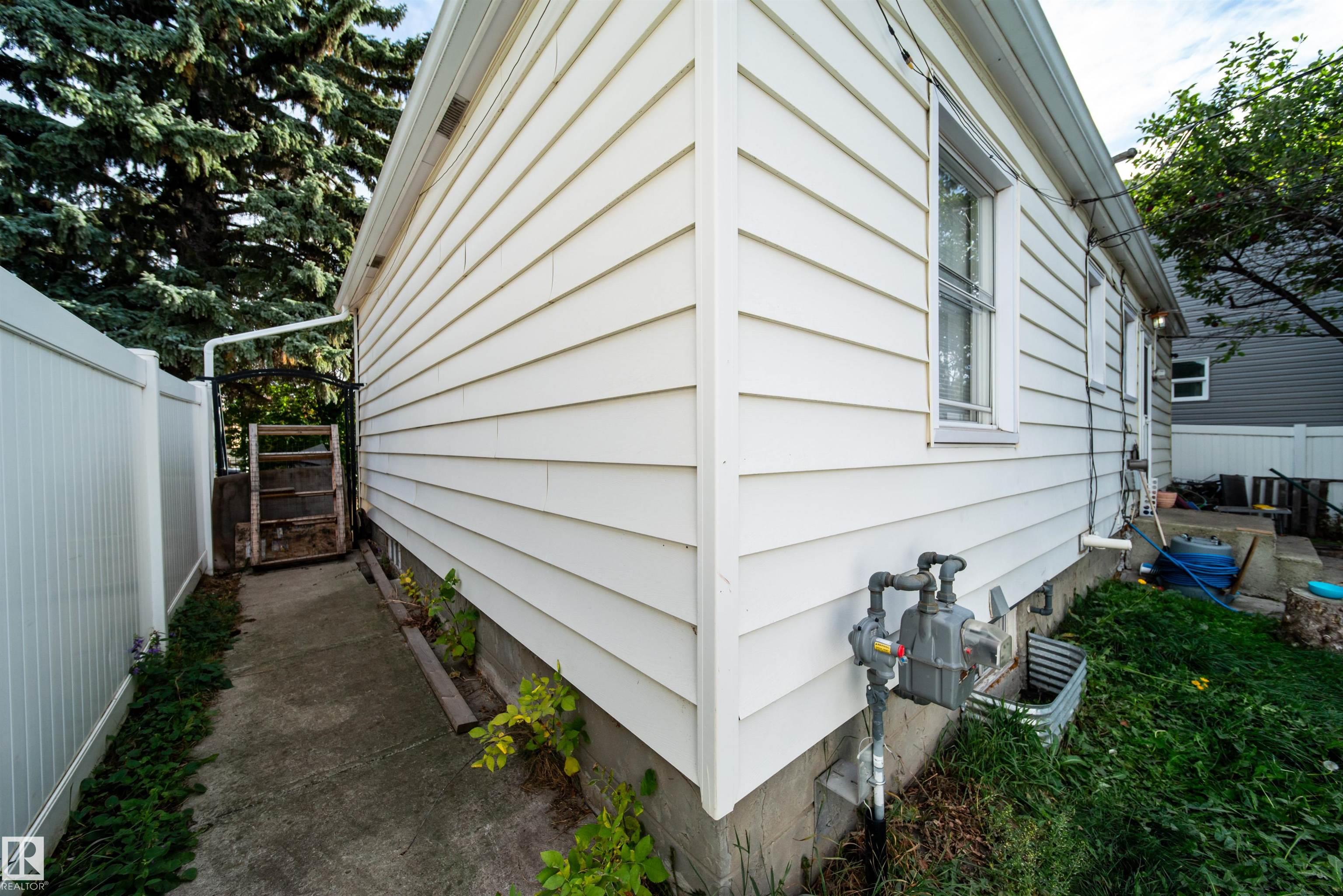 Photo 32 at 7910 75 Street NW, King Edward Park, Edmonton