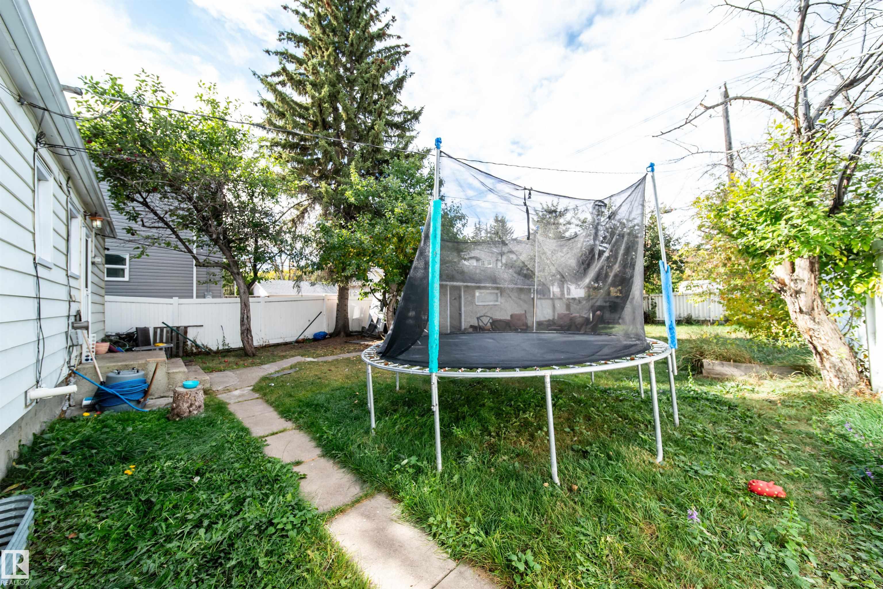 Photo 33 at 7910 75 Street NW, King Edward Park, Edmonton