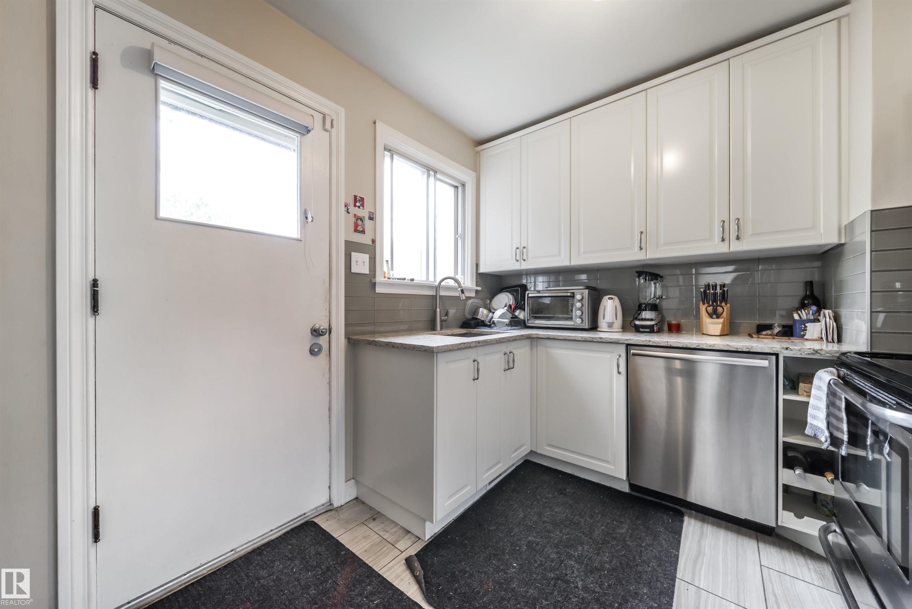 Photo 9 at 7910 75 Street NW, King Edward Park, Edmonton