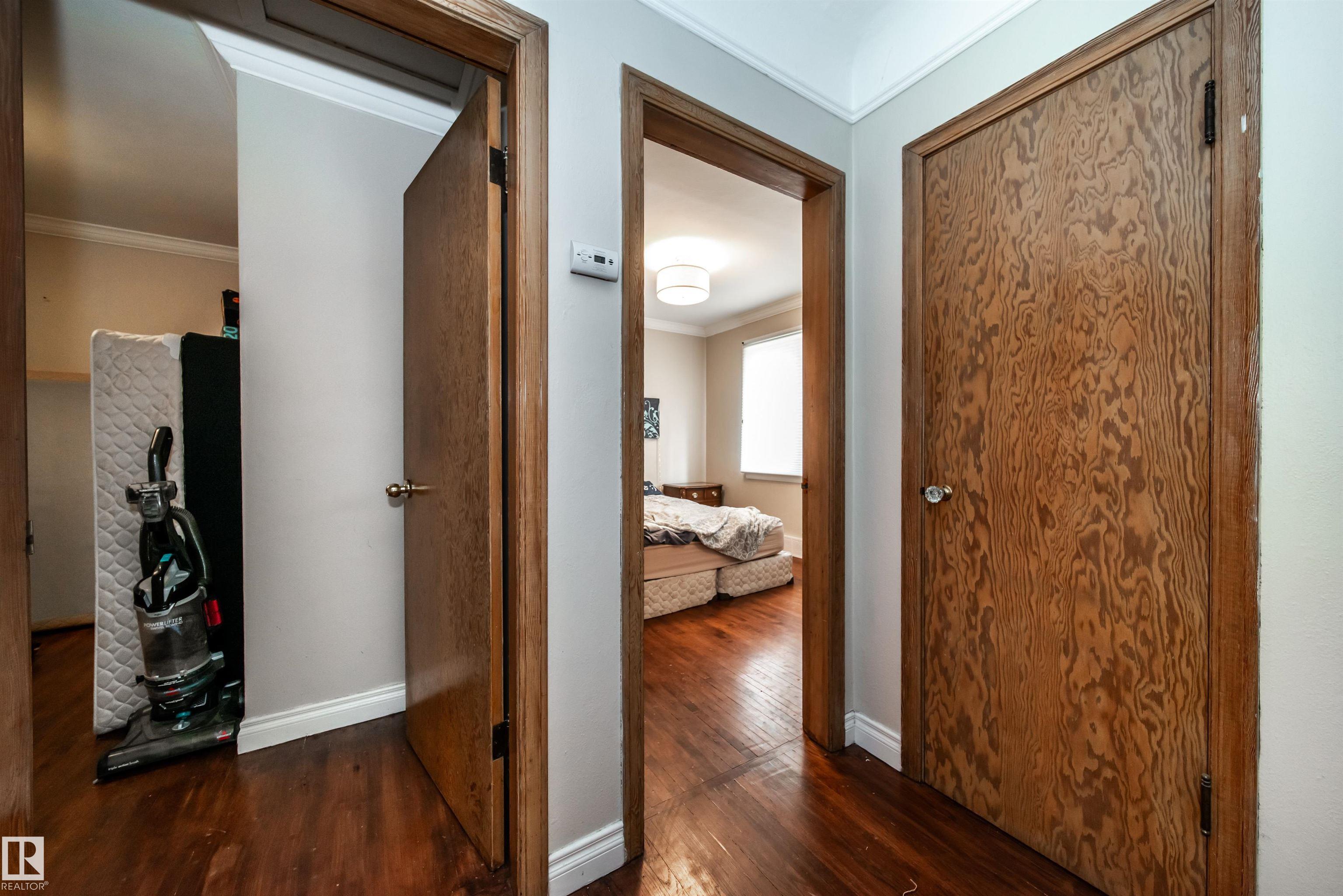 Photo 10 at 7910 75 Street NW, King Edward Park, Edmonton