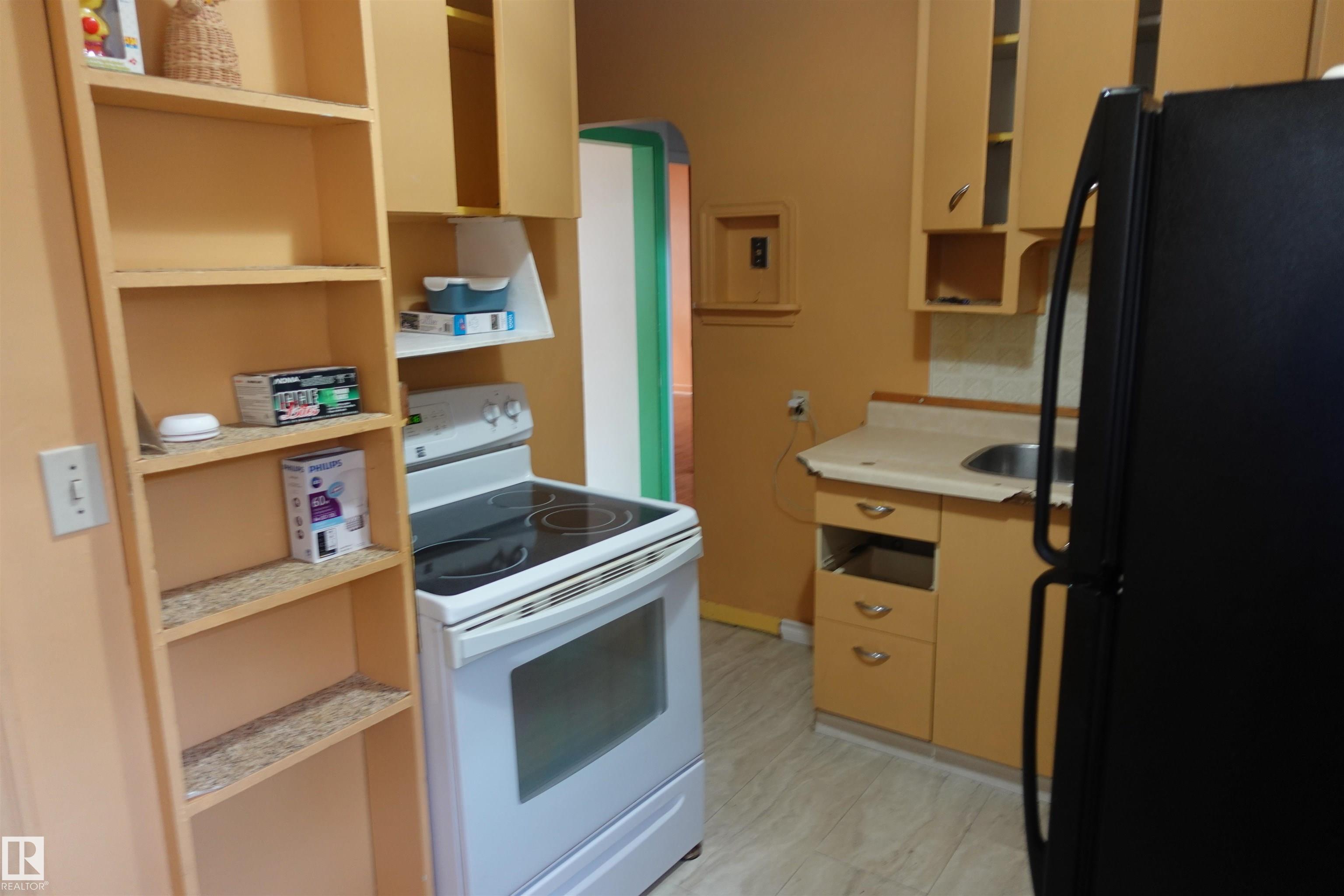 Photo 5 at 8839 90 Street NW, Bonnie Doon, Edmonton