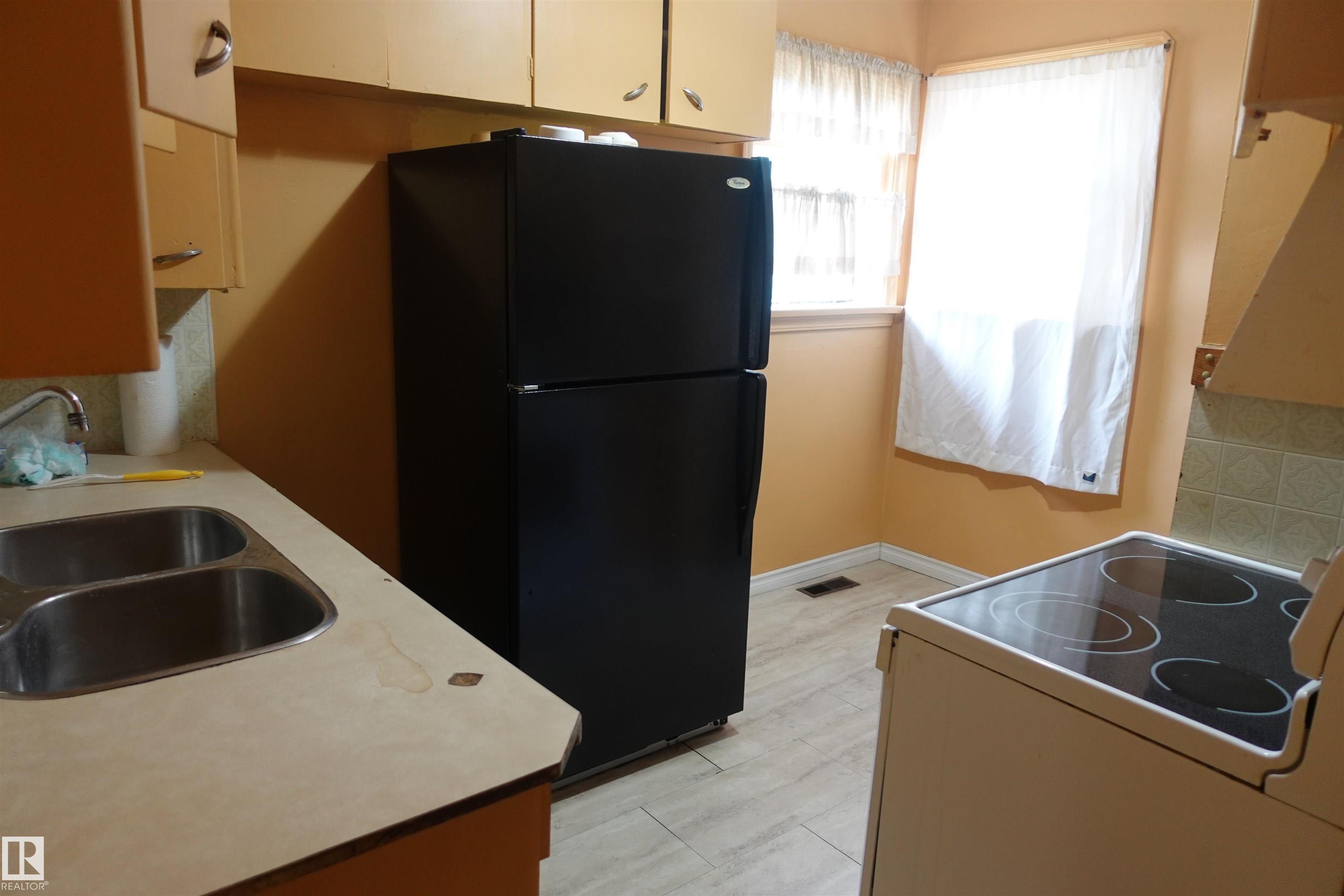 Photo 6 at 8839 90 Street NW, Bonnie Doon, Edmonton