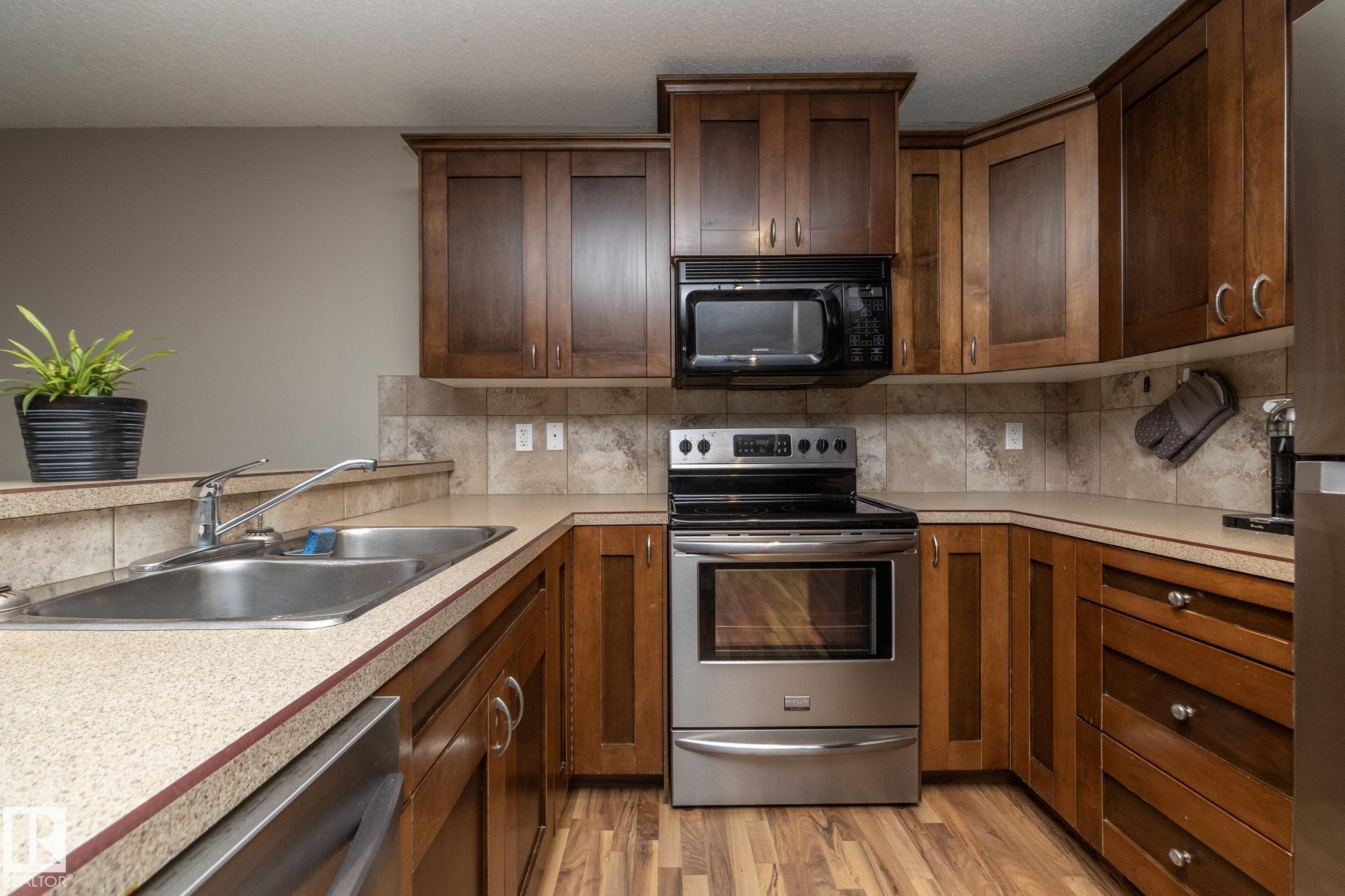 Photo 8 at 6 - 10 Woodcrest, Westpark, Fort Saskatchewan