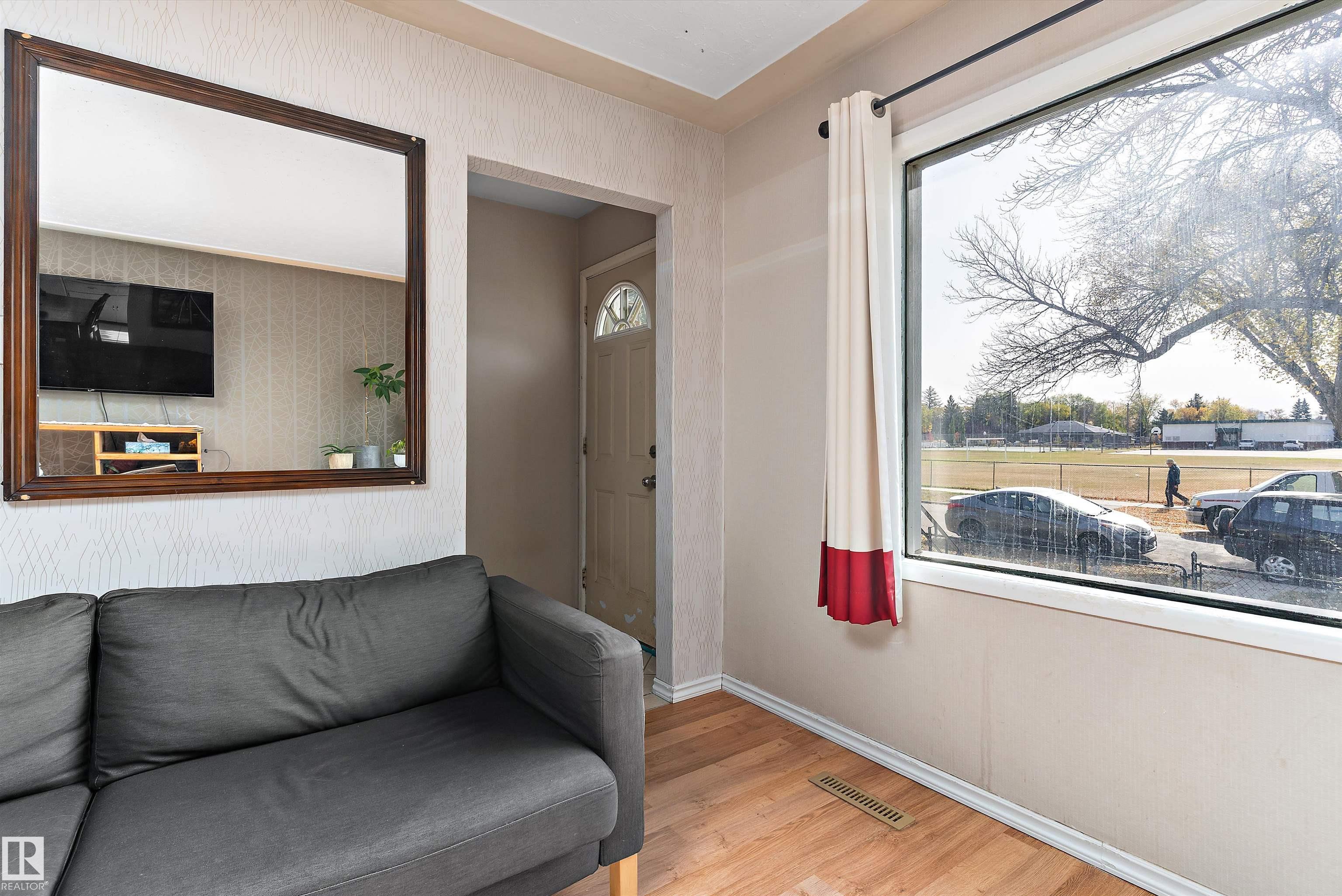 Photo 9 at 10570 66 Avenue NW, Allendale, Edmonton