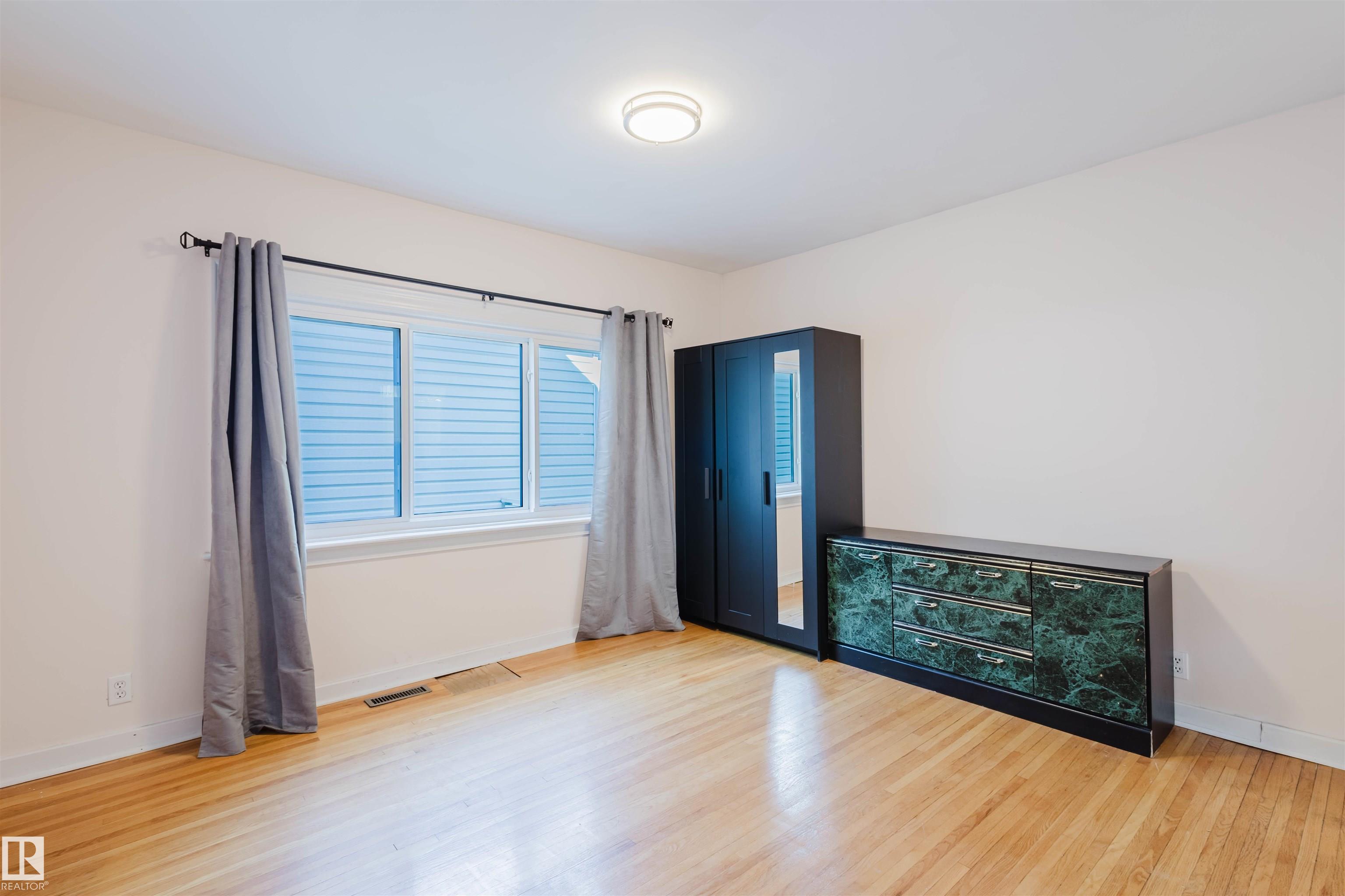 Photo 13 at 10942 88 Avenue NW, Garneau, Edmonton