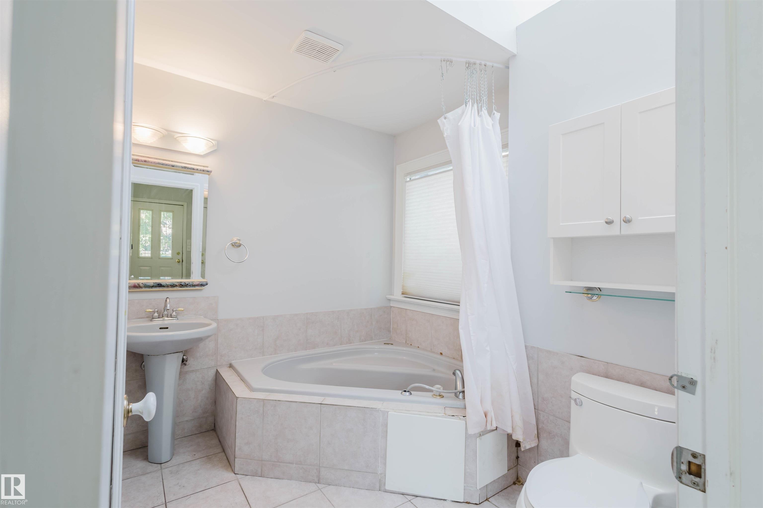 Photo 22 at 10942 88 Avenue NW, Garneau, Edmonton
