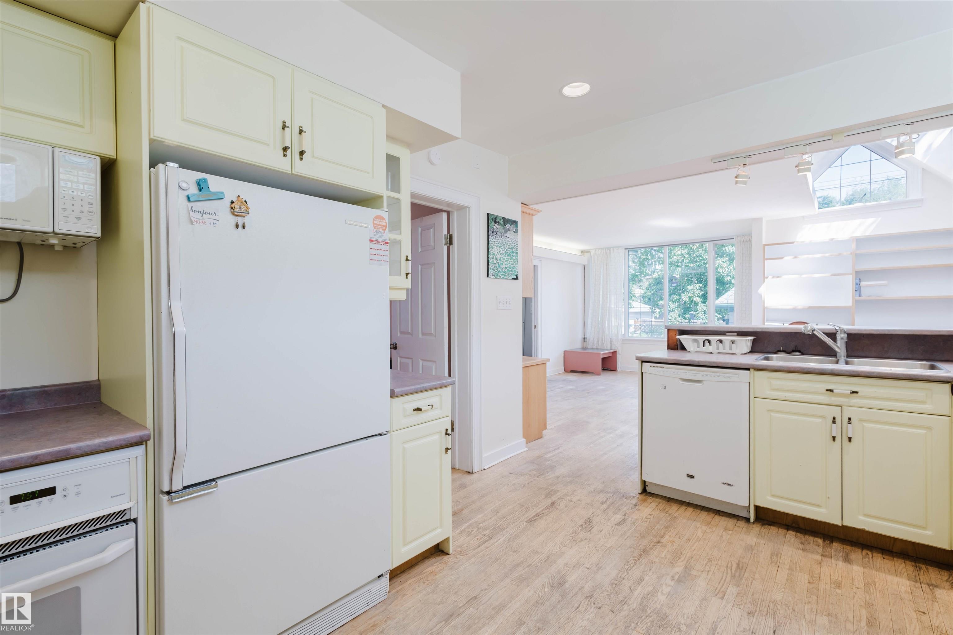 Photo 9 at 10942 88 Avenue NW, Garneau, Edmonton