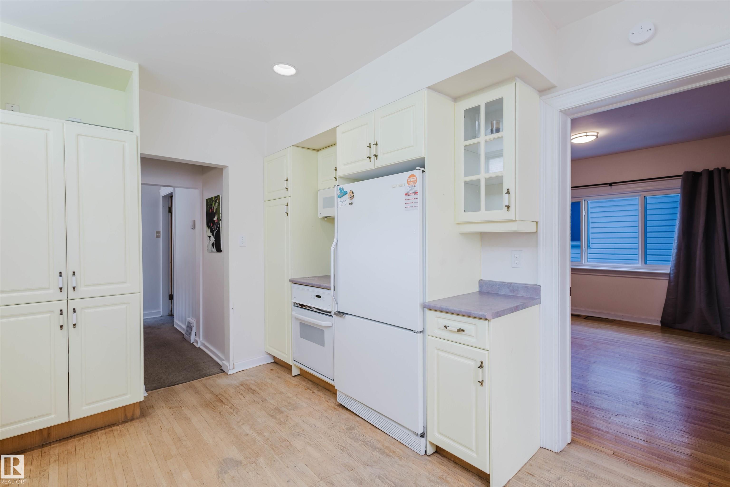Photo 10 at 10942 88 Avenue NW, Garneau, Edmonton