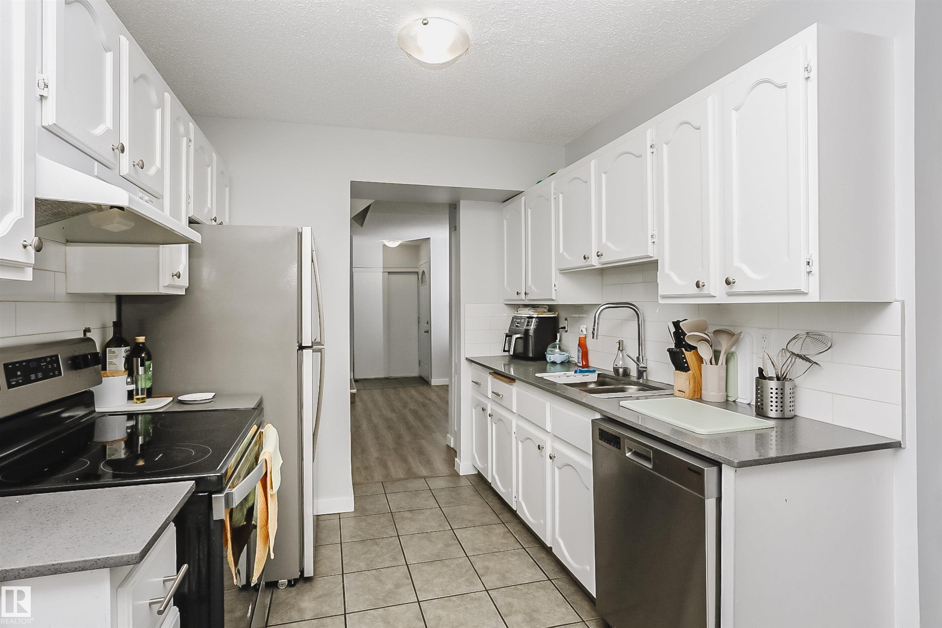 Photo 23 at 56 - 2020 105 Street NW, Keheewin, Edmonton