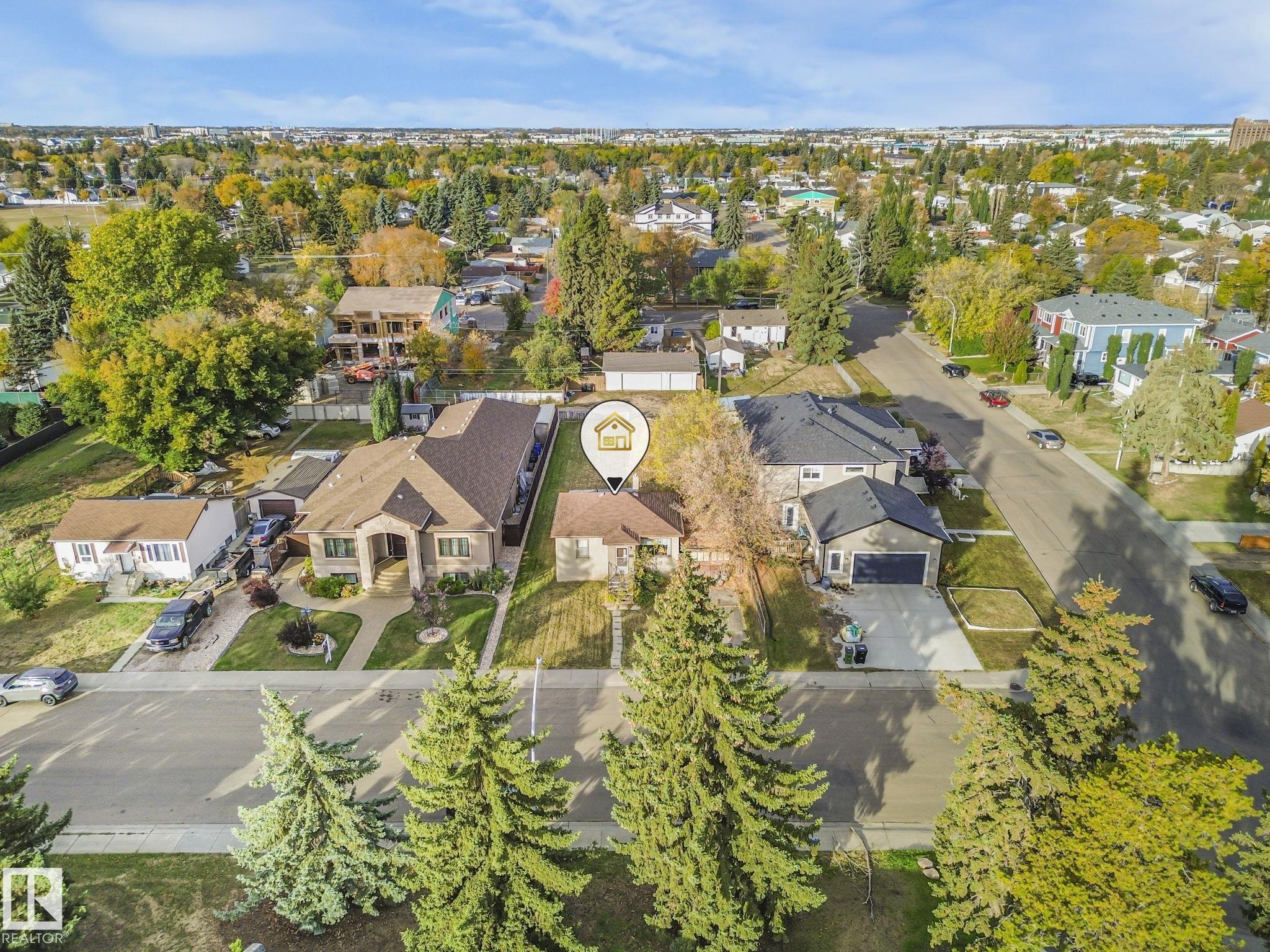 Photo 2 at 10522 158 Street NW, Britannia Youngstown, Edmonton