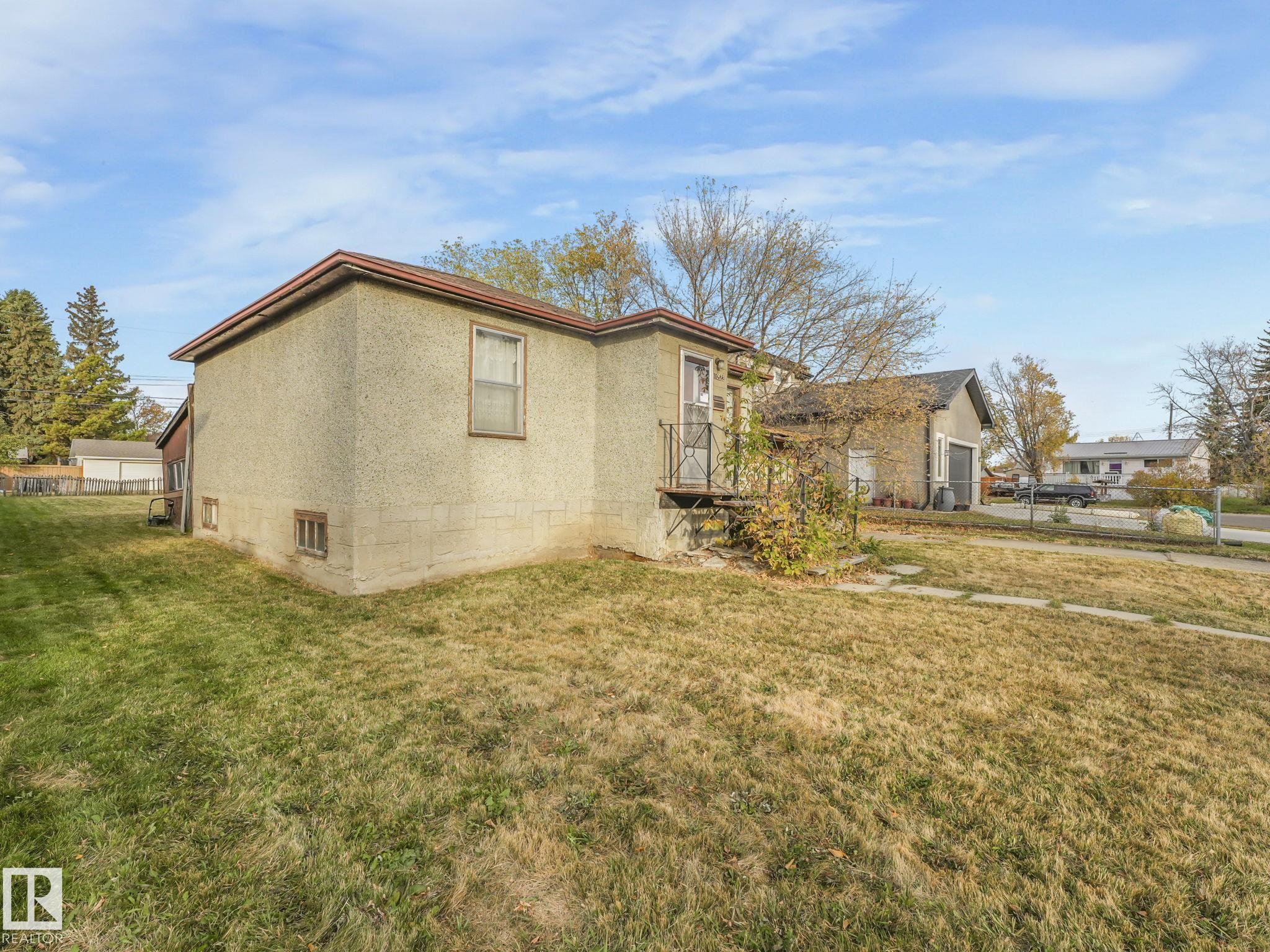 Photo 26 at 10522 158 Street NW, Britannia Youngstown, Edmonton