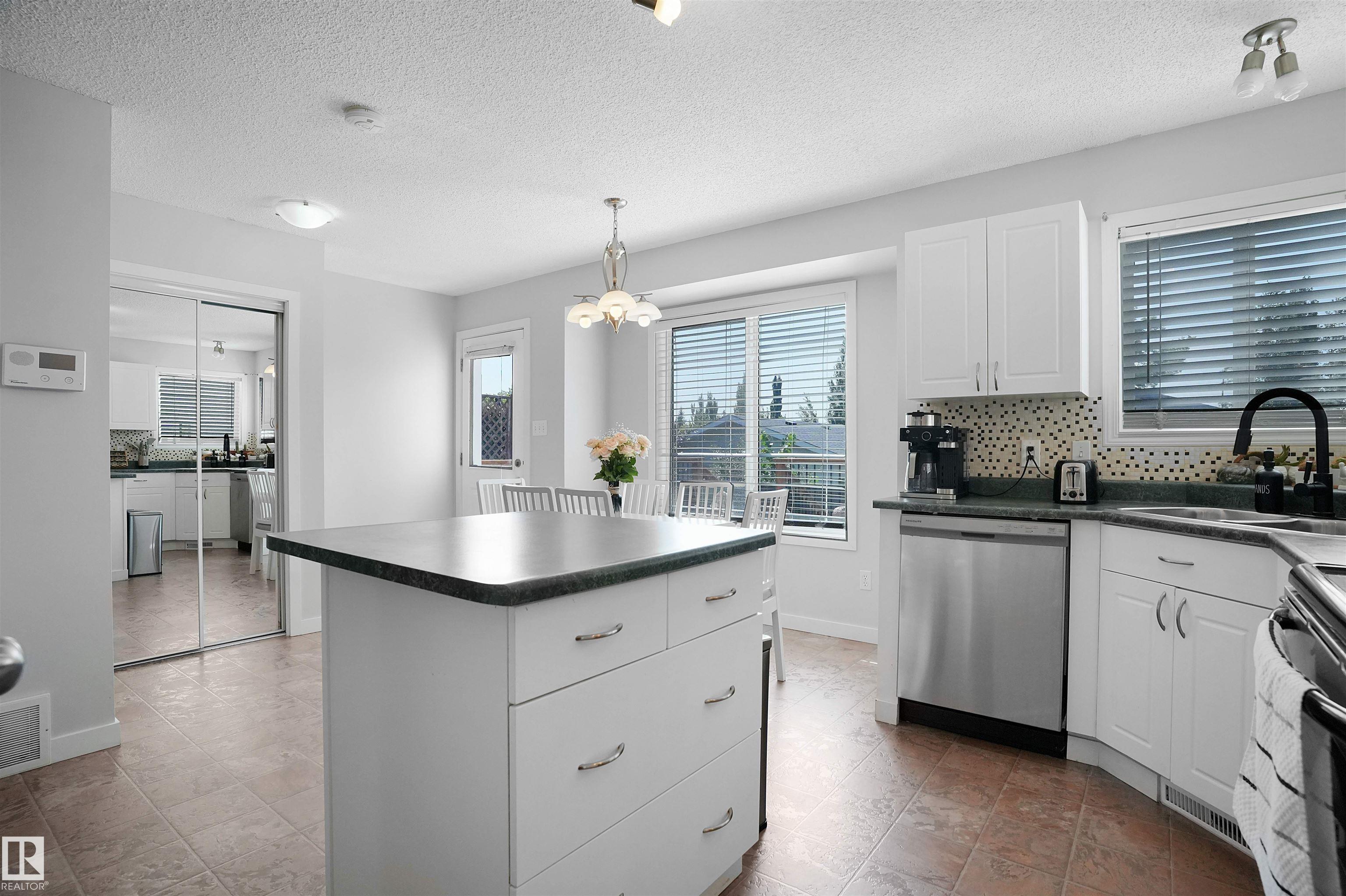 Photo 16 at 21353 87a Avenue NW, Suder Greens, Edmonton