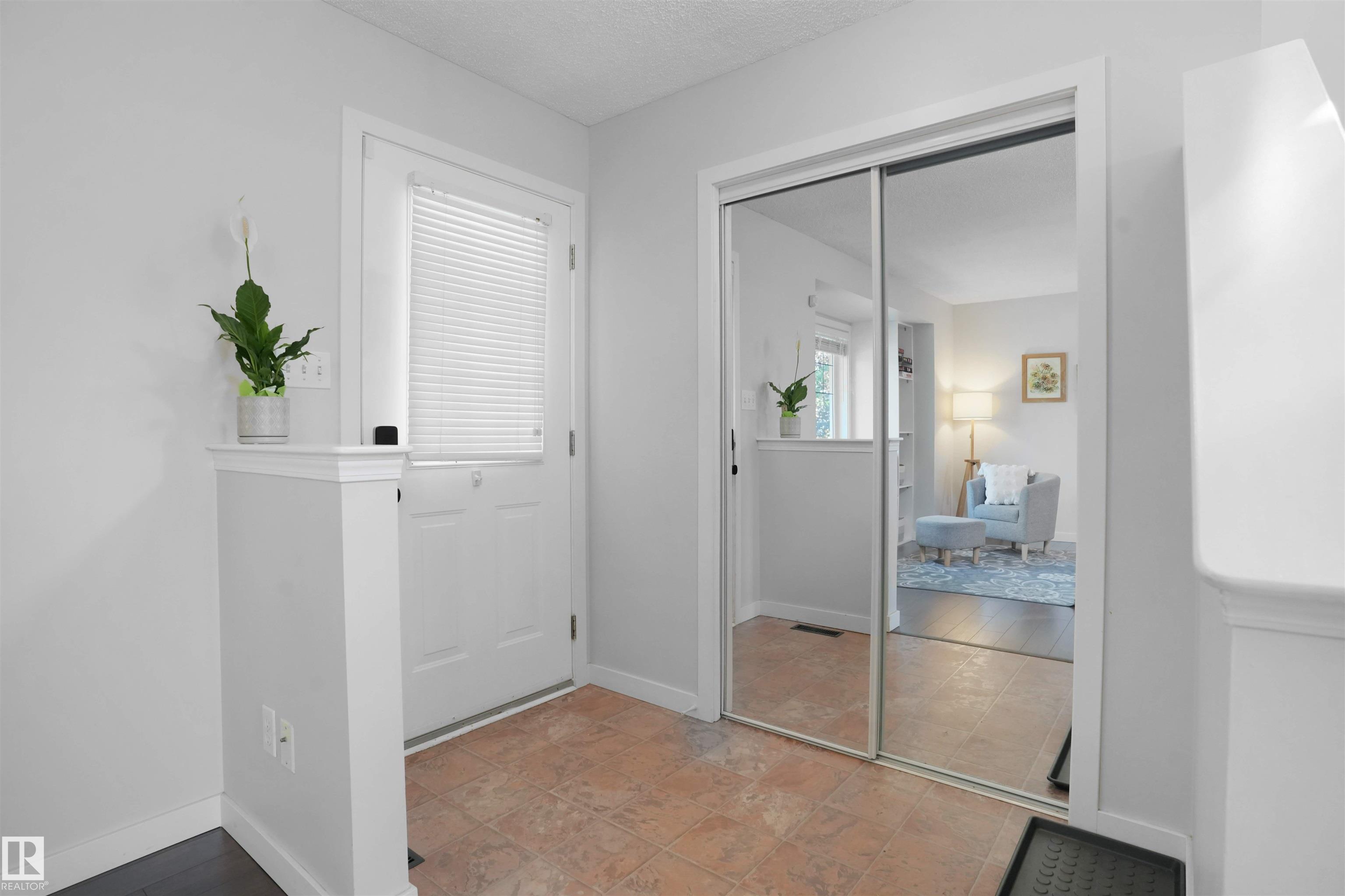 Photo 9 at 21353 87a Avenue NW, Suder Greens, Edmonton