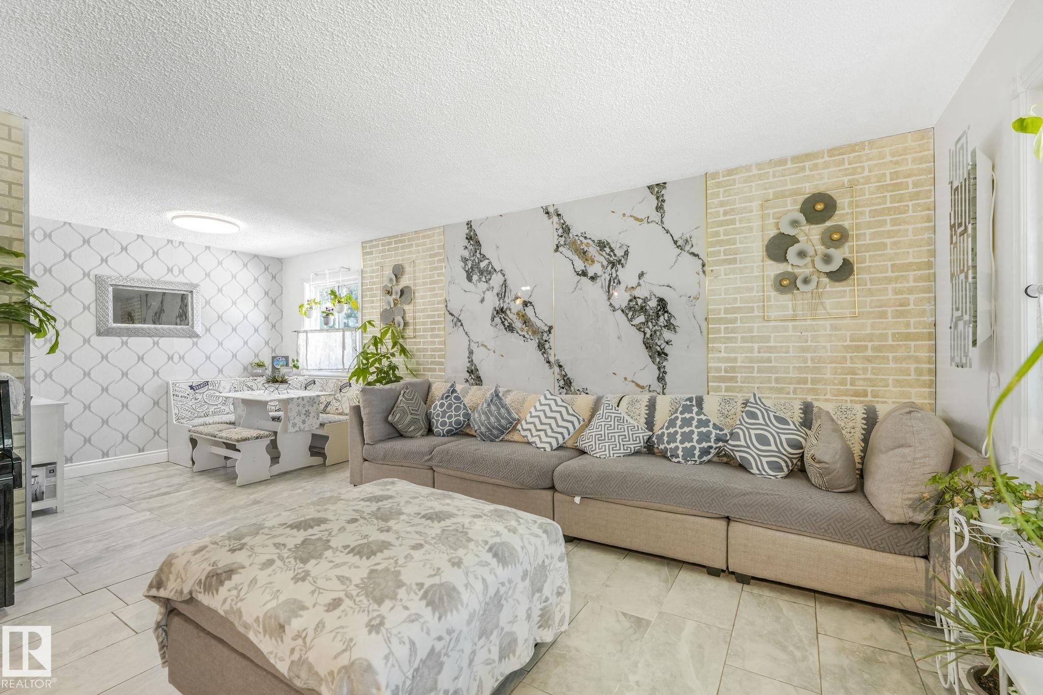 Photo 12 at 9211 130 Avenue NW, Killarney, Edmonton