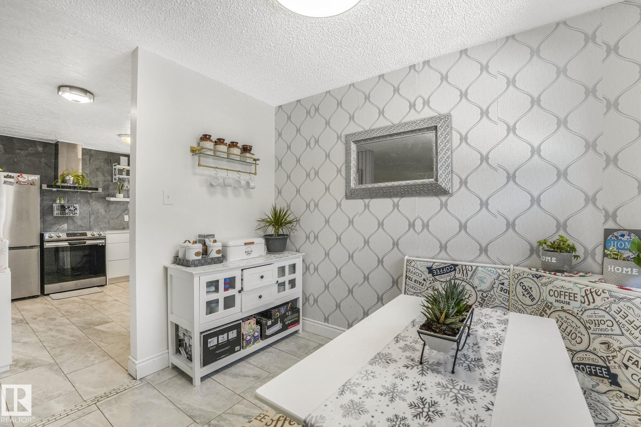 Photo 14 at 9211 130 Avenue NW, Killarney, Edmonton