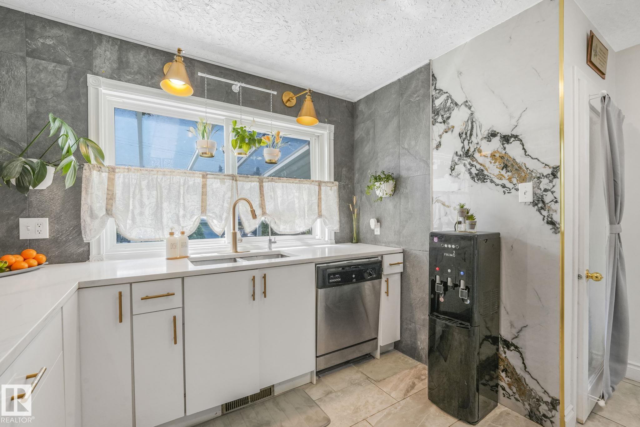 Photo 16 at 9211 130 Avenue NW, Killarney, Edmonton