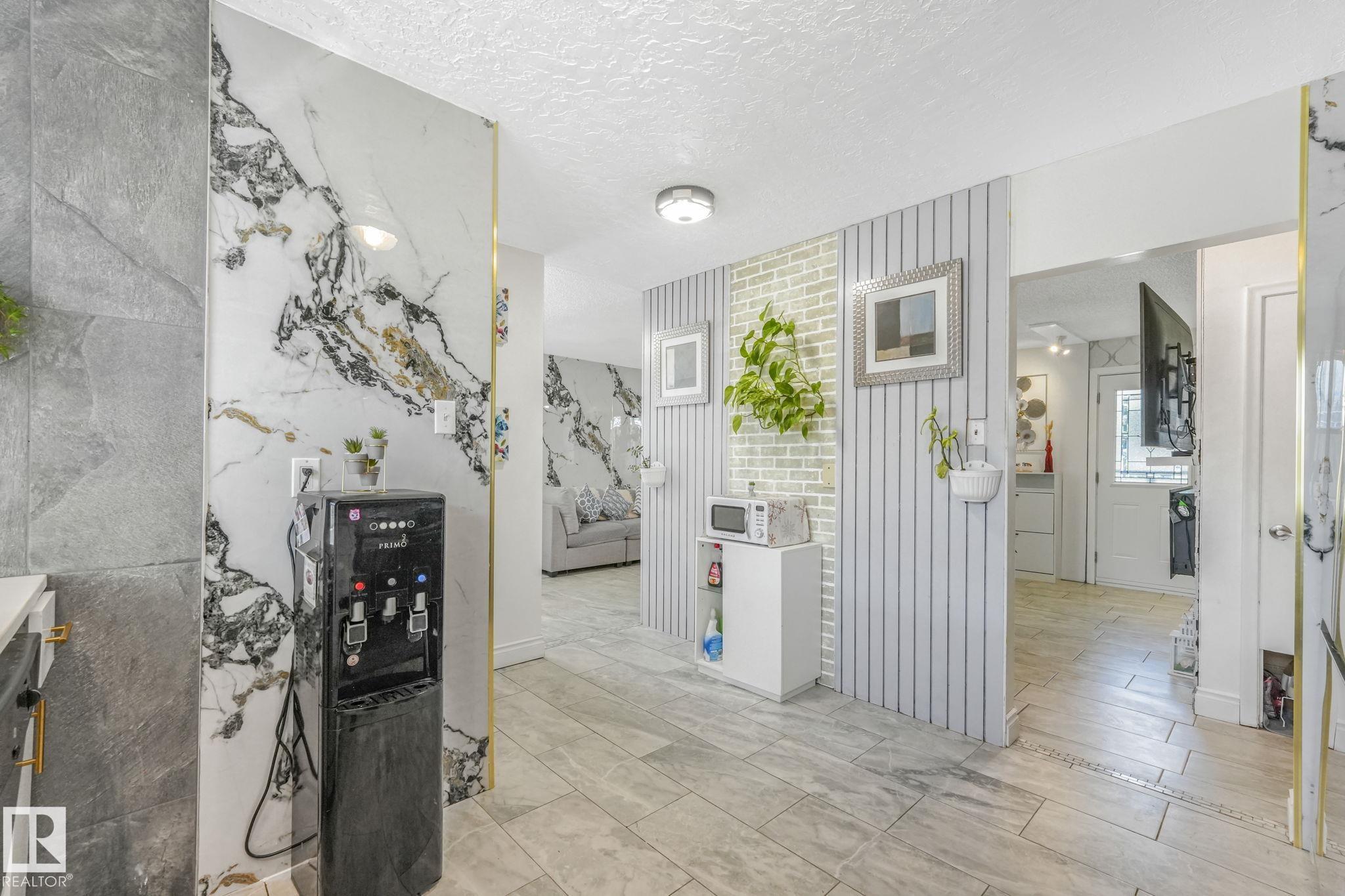 Photo 17 at 9211 130 Avenue NW, Killarney, Edmonton