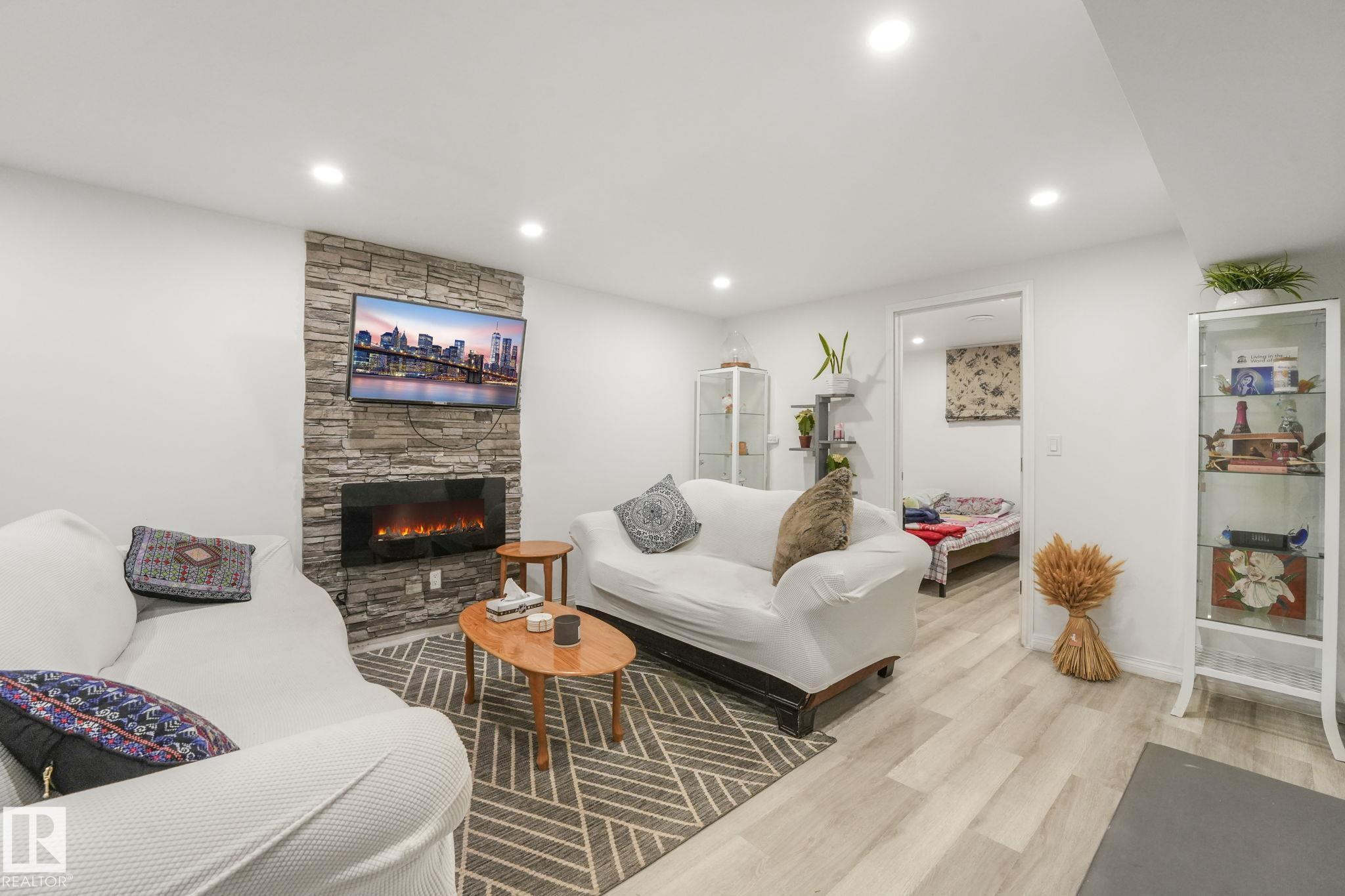 Photo 31 at 9211 130 Avenue NW, Killarney, Edmonton