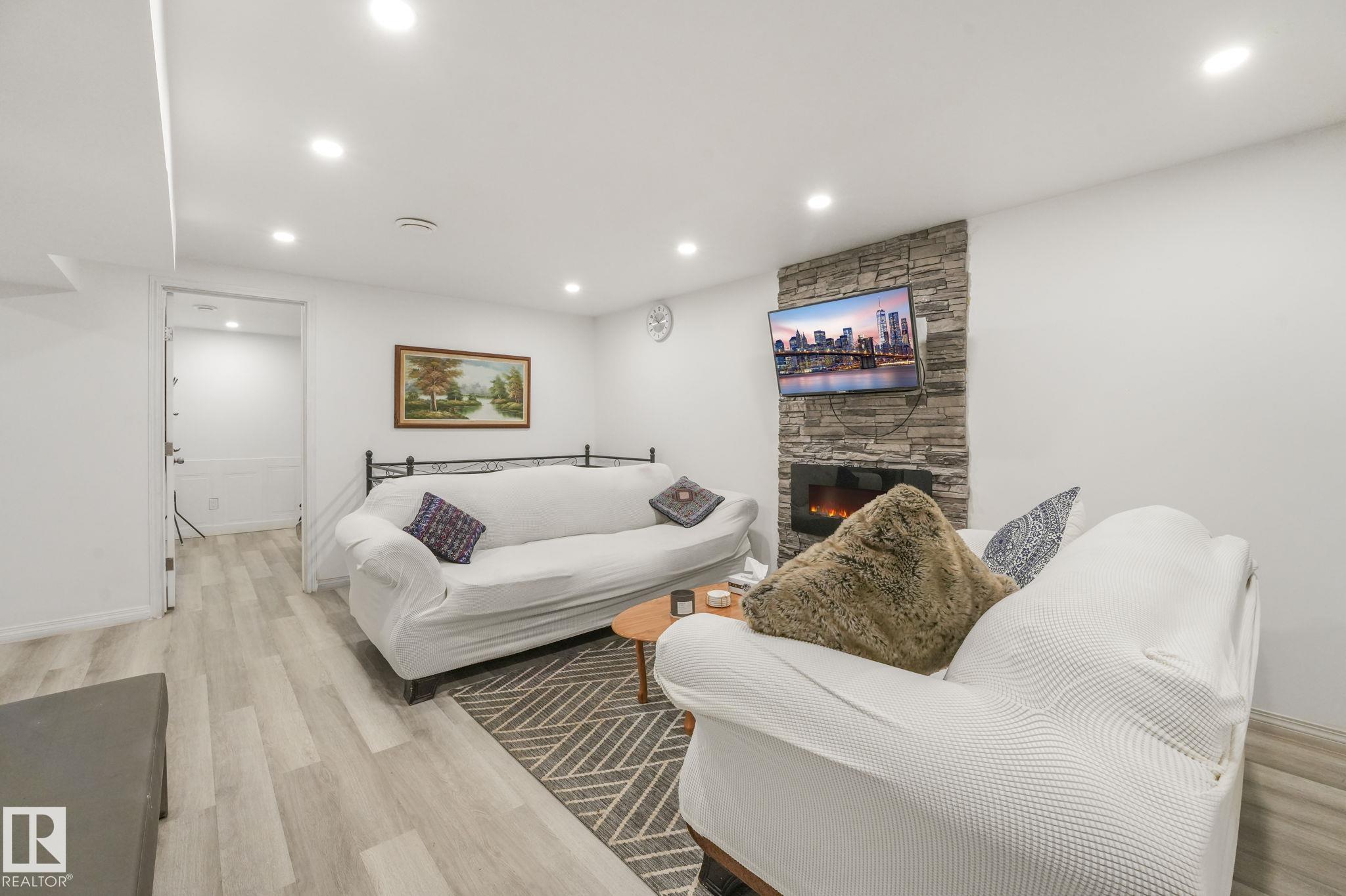 Photo 32 at 9211 130 Avenue NW, Killarney, Edmonton