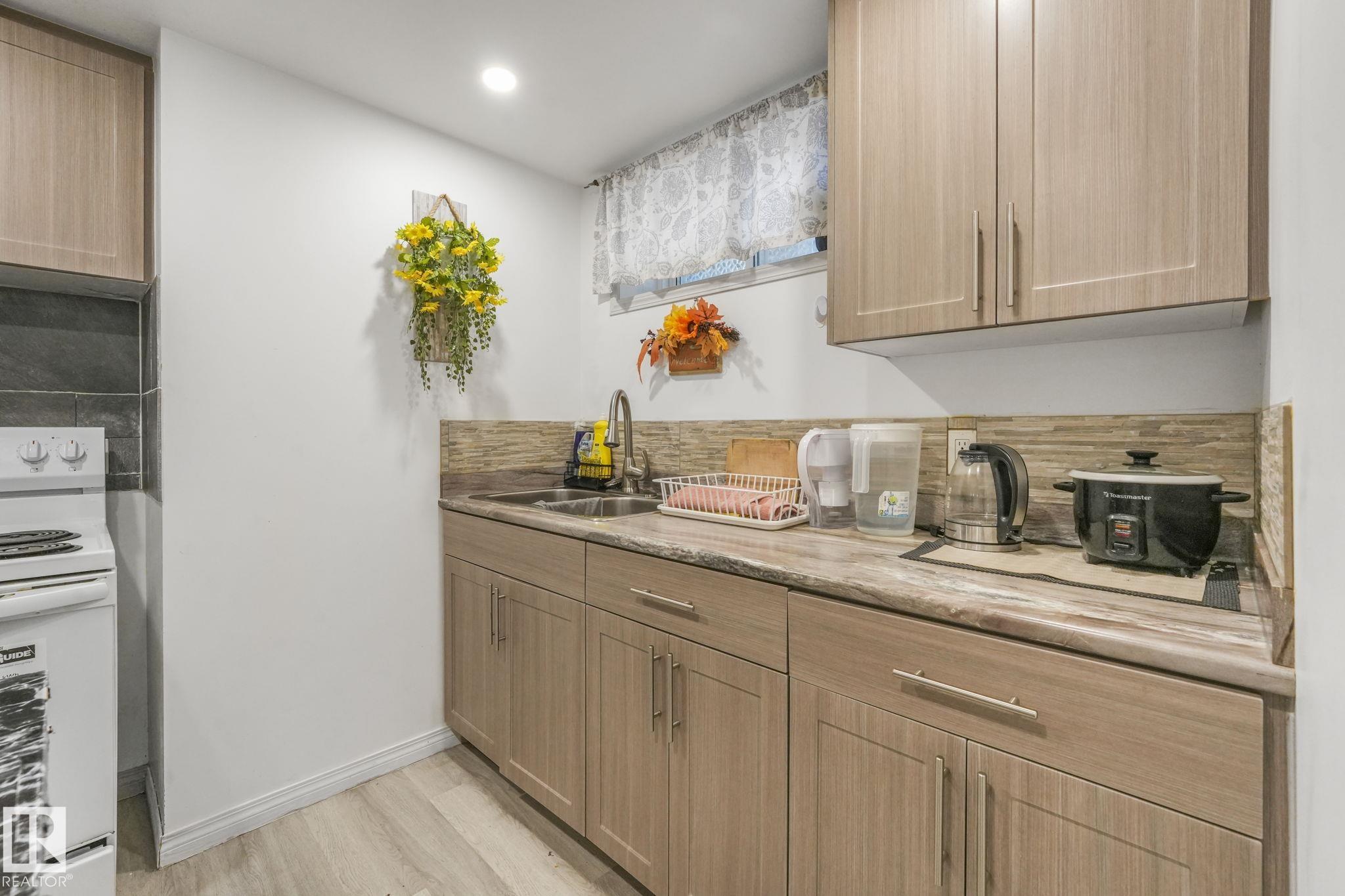 Photo 38 at 9211 130 Avenue NW, Killarney, Edmonton