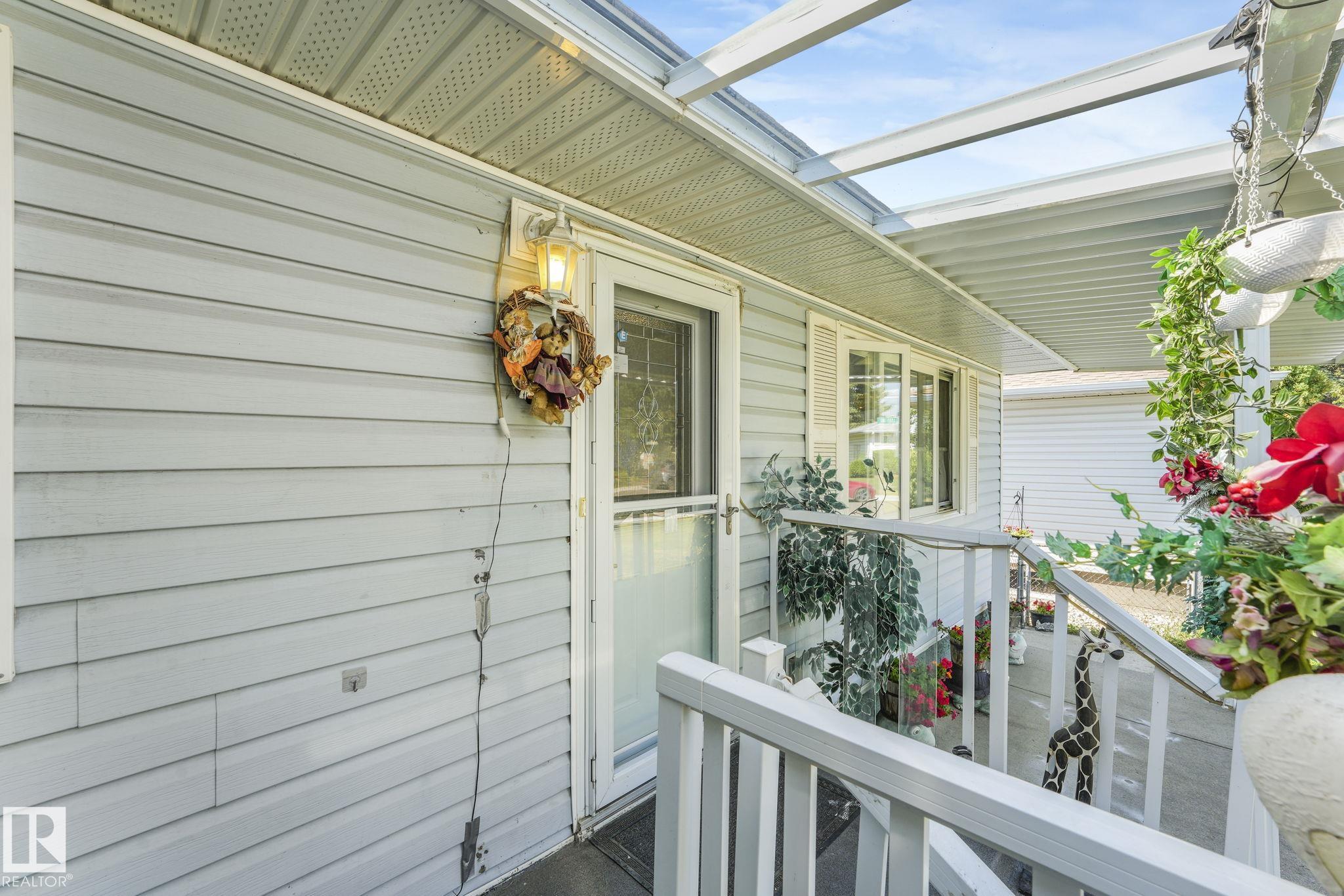 Photo 5 at 9211 130 Avenue NW, Killarney, Edmonton