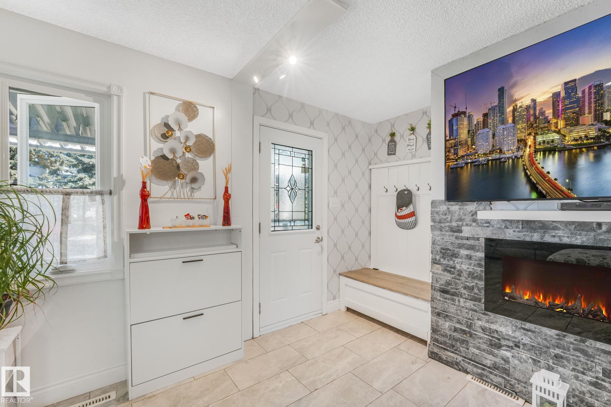 Photo 6 at 9211 130 Avenue NW, Killarney, Edmonton