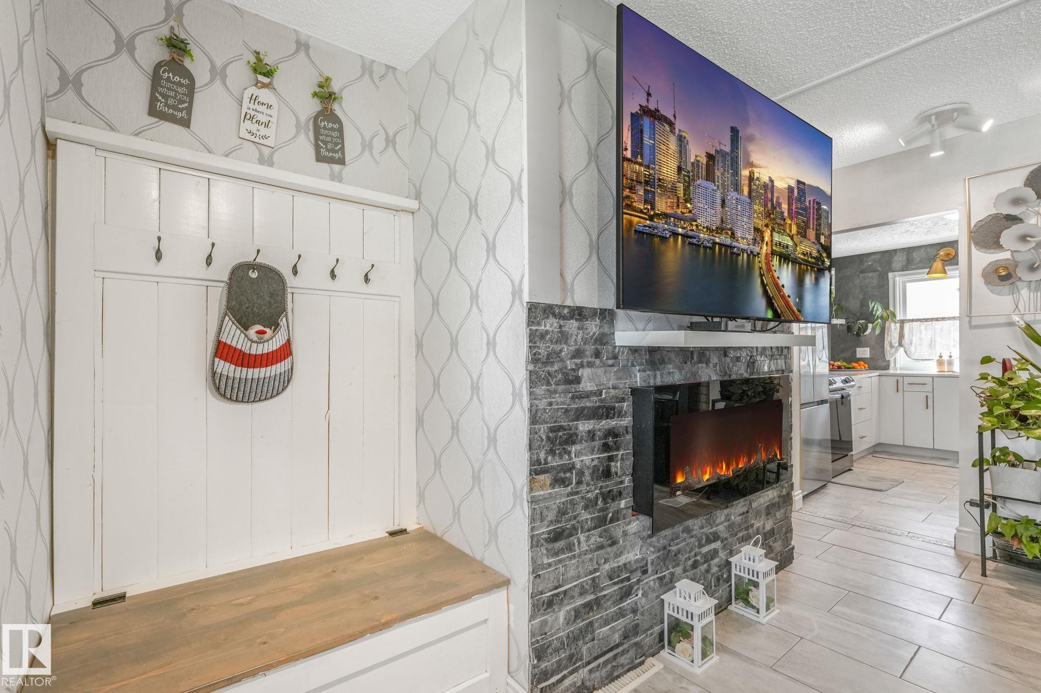 Photo 7 at 9211 130 Avenue NW, Killarney, Edmonton
