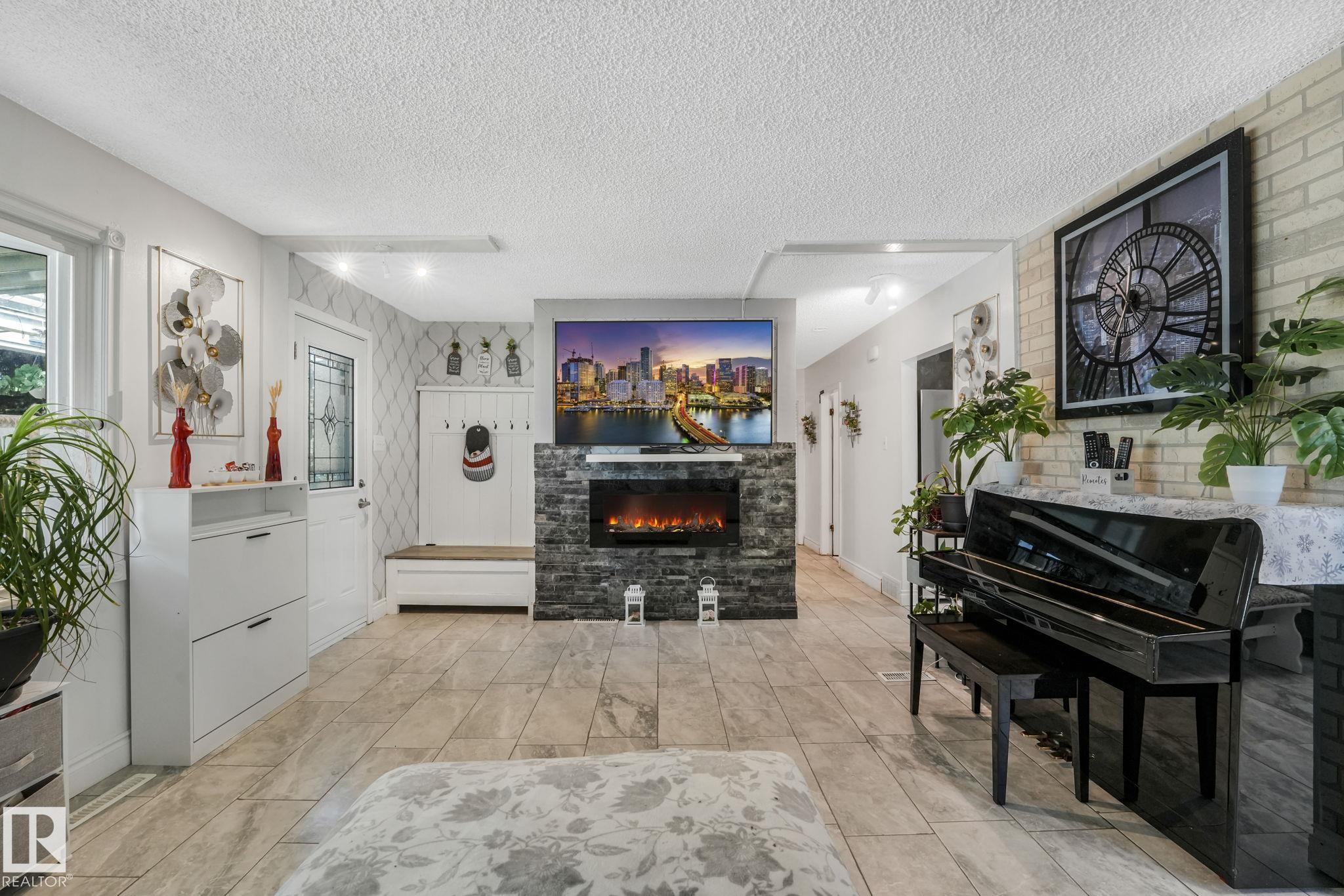 Photo 9 at 9211 130 Avenue NW, Killarney, Edmonton