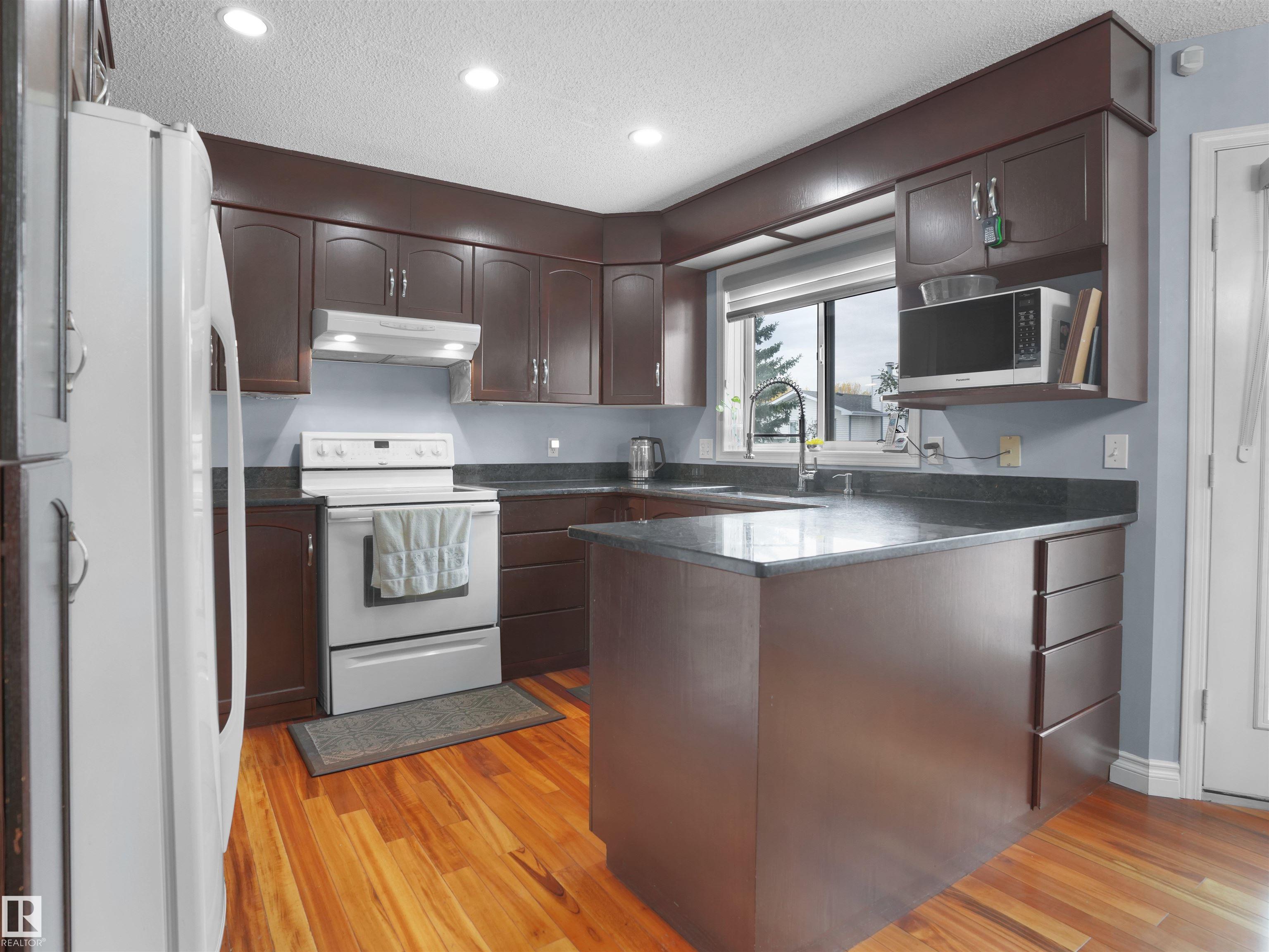 Photo 11 at 3628 31 Street NW, Wild Rose, Edmonton