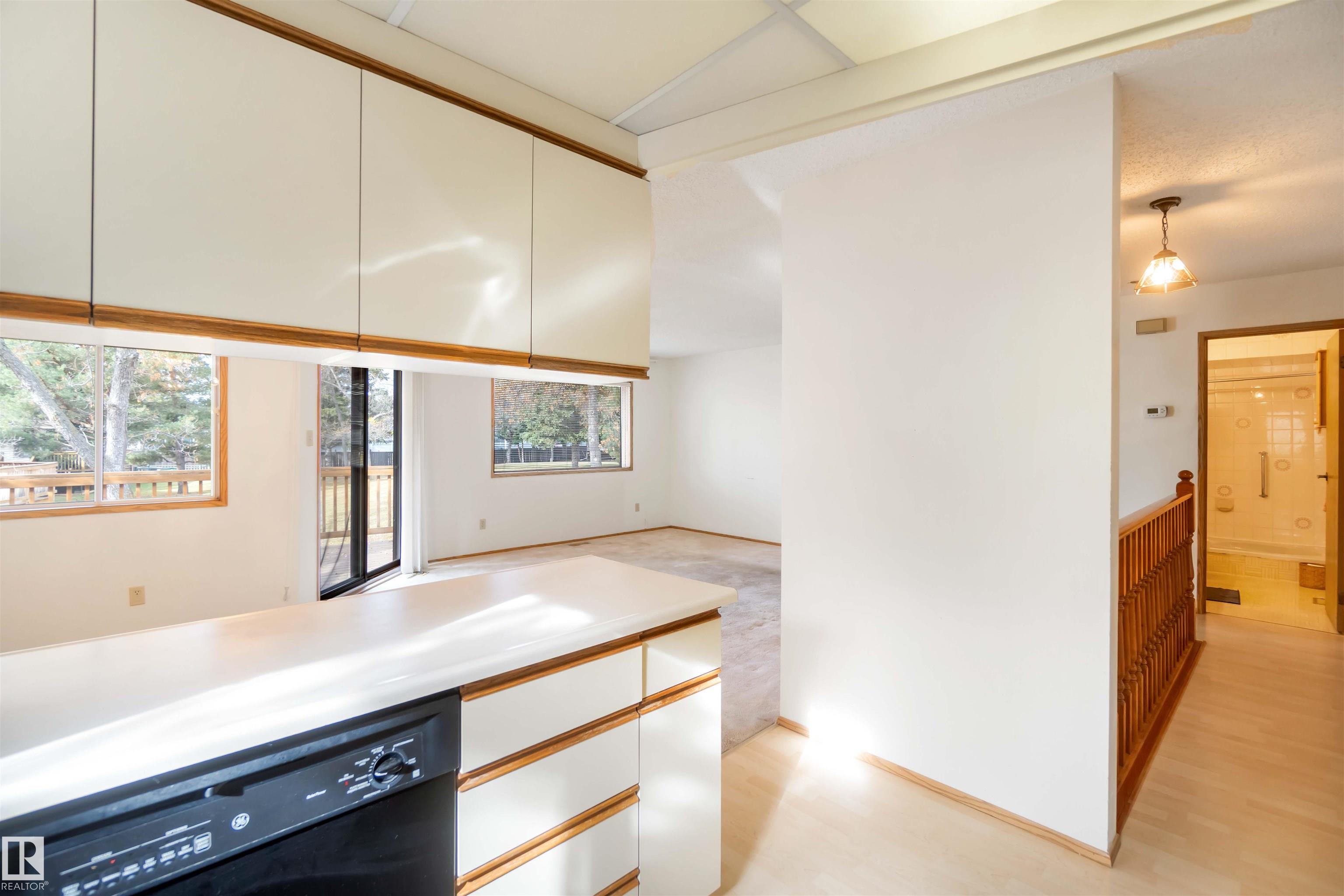 Photo 13 at 223 Oeming Road NW, Bulyea Heights, Edmonton