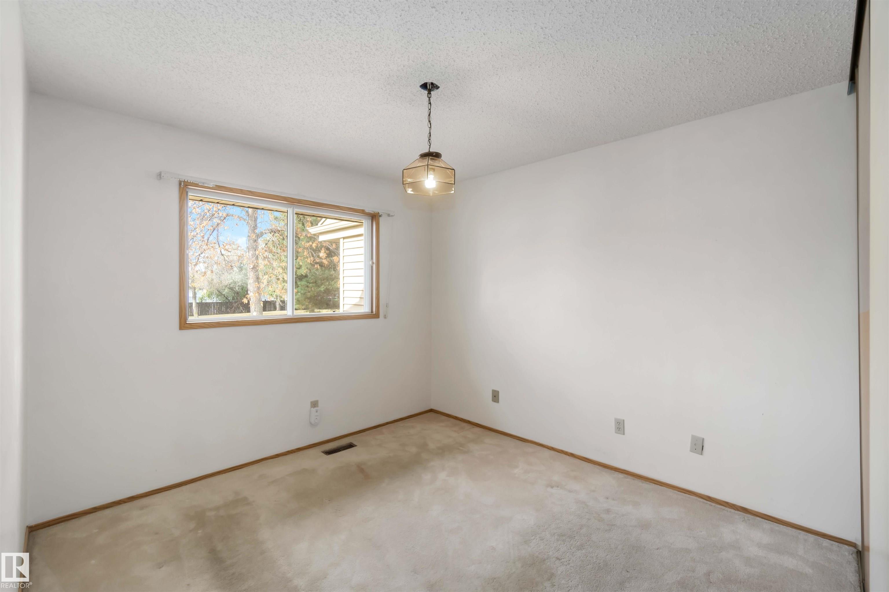 Photo 18 at 223 Oeming Road NW, Bulyea Heights, Edmonton