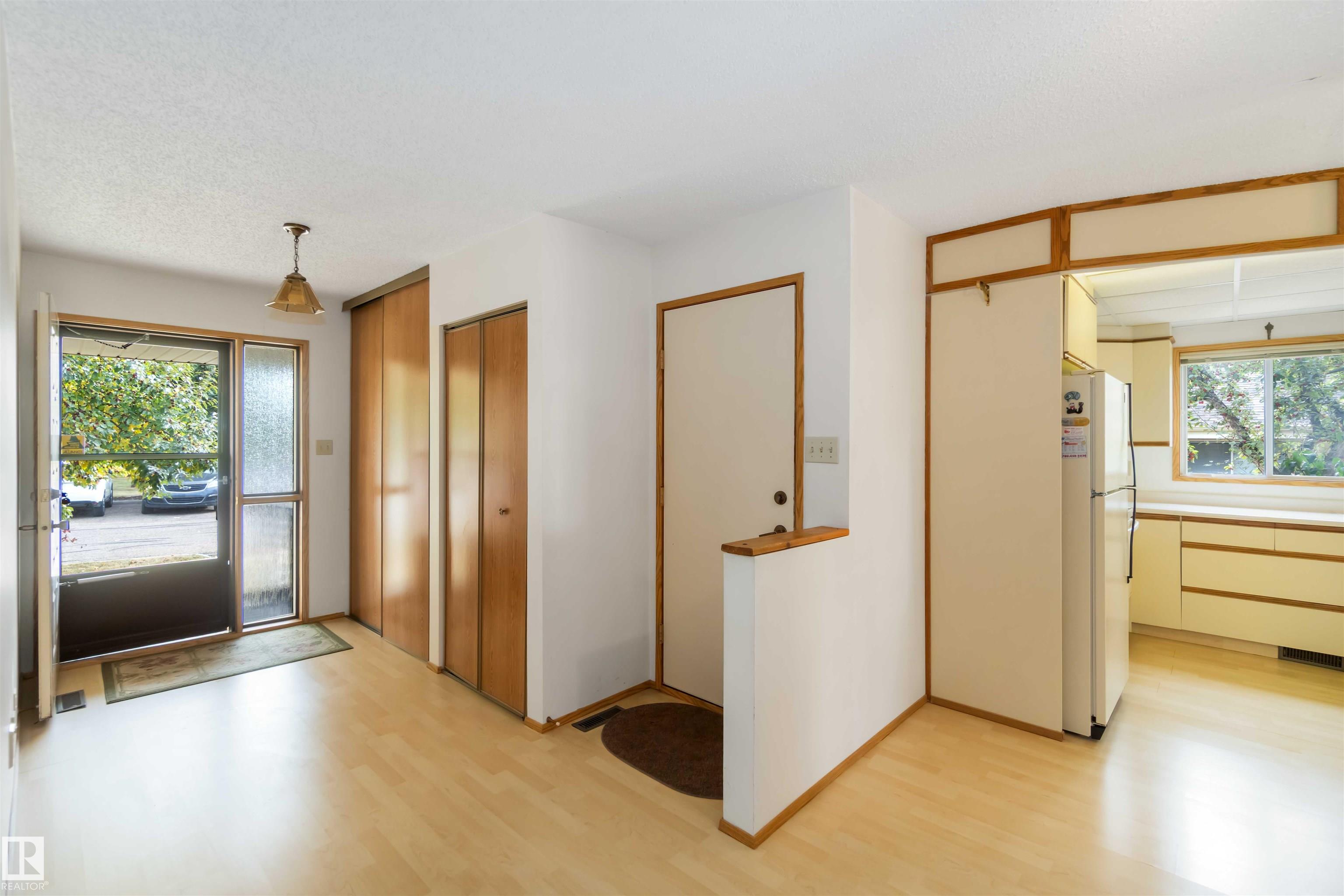 Photo 4 at 223 Oeming Road NW, Bulyea Heights, Edmonton