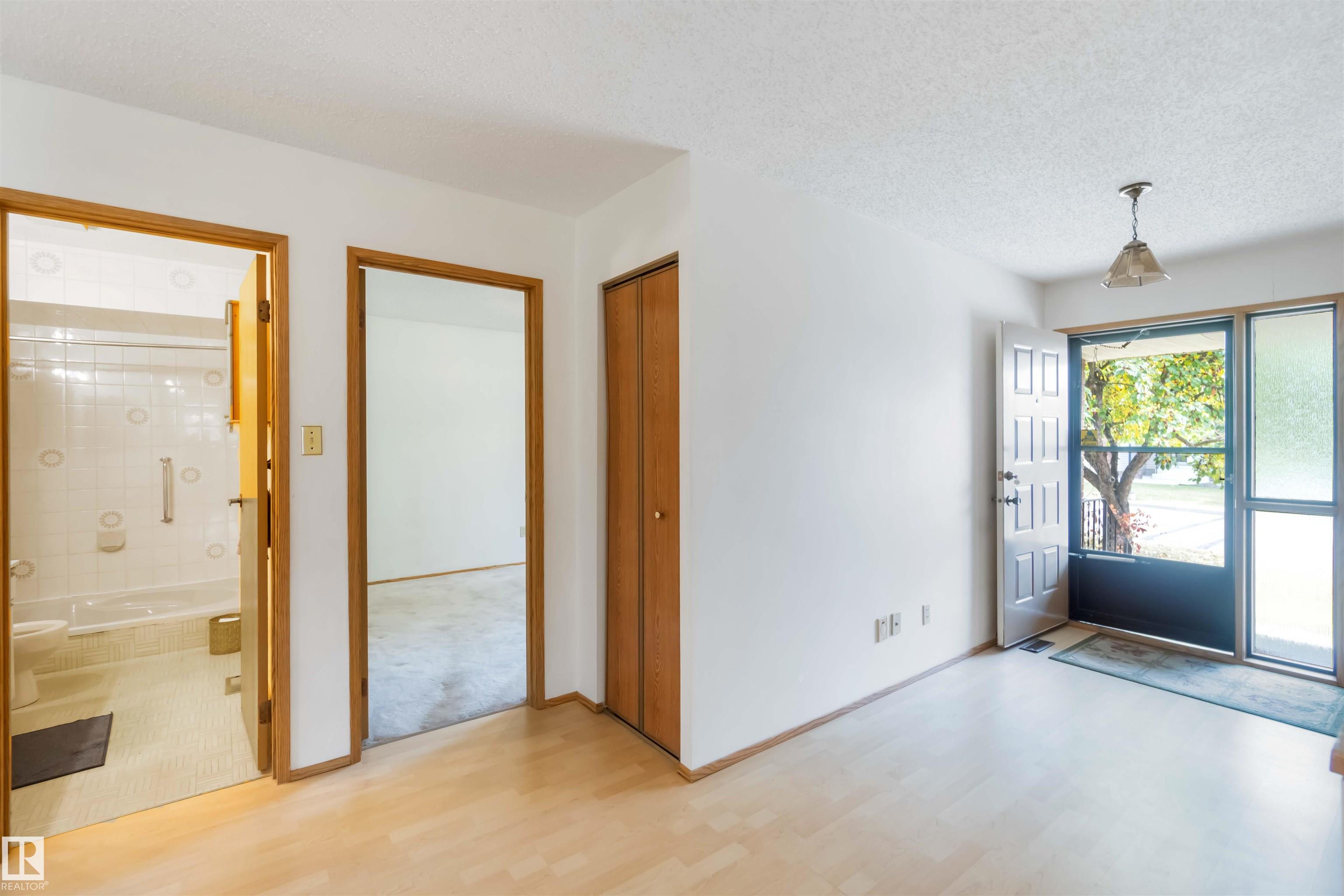 Photo 5 at 223 Oeming Road NW, Bulyea Heights, Edmonton