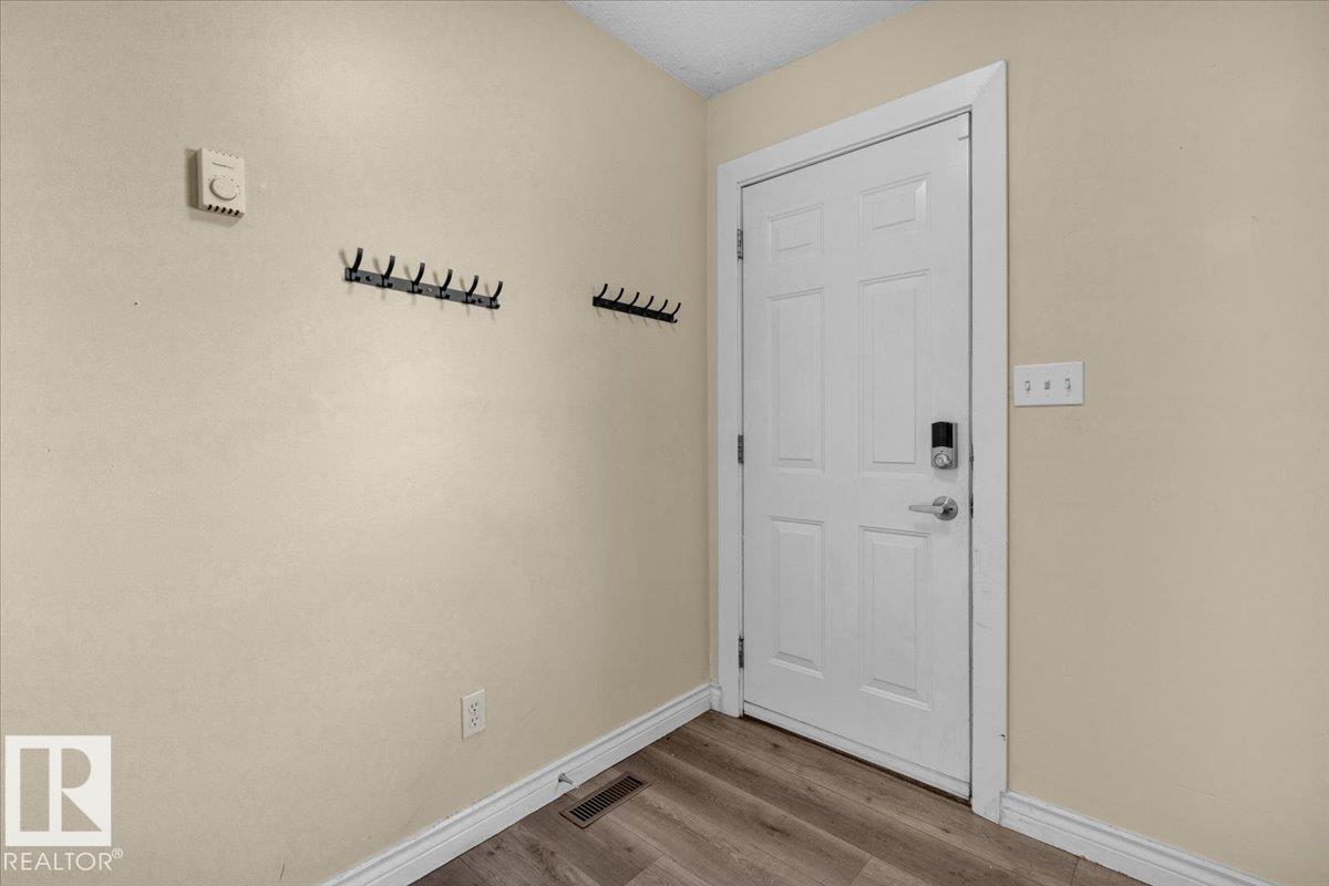 http://cdnparap120.paragonrels.com/ParagonImages/Property/p12/RAE/225374197/15/0/0/7ace24e2401eca5468ea49d20809410a/1/b1b4c41b03a039d5a6a77500ac6035ae/225374197-ecf26712-a4d4-4a02-8379-9a8400c387b5.JPG