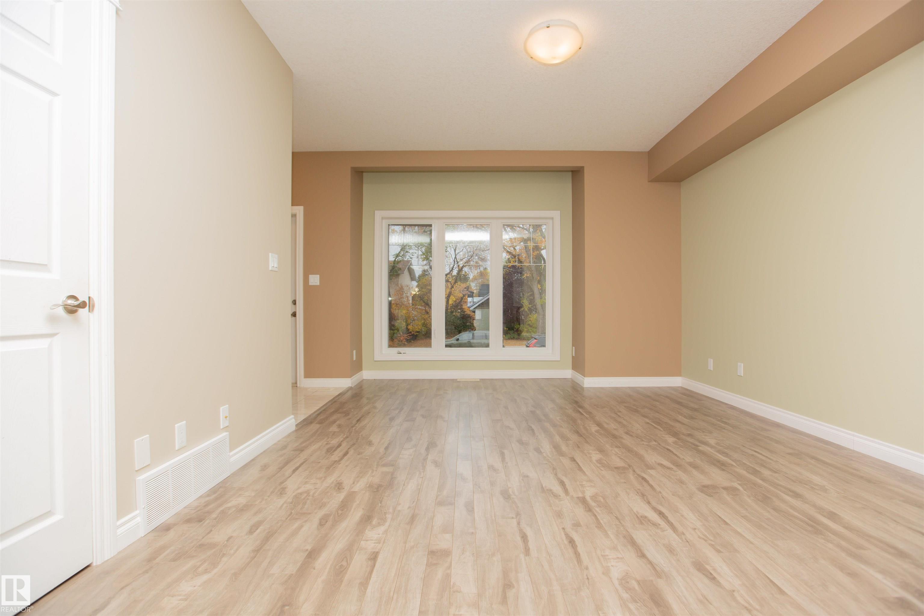 Photo 3 at 11213 125 Street NW, Inglewood, Edmonton