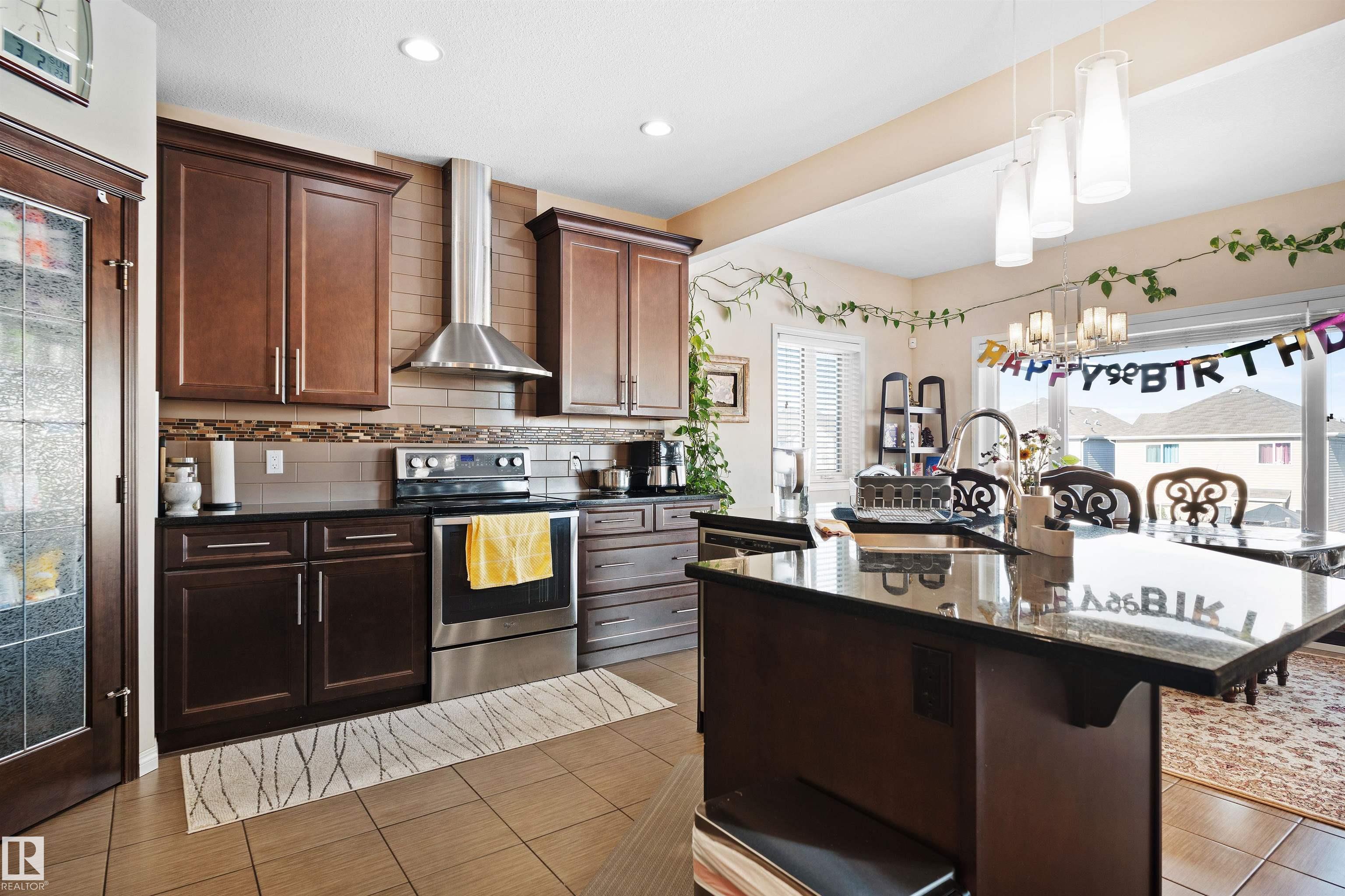 Photo 11 at 5628 19 Avenue SW, Walker, Edmonton