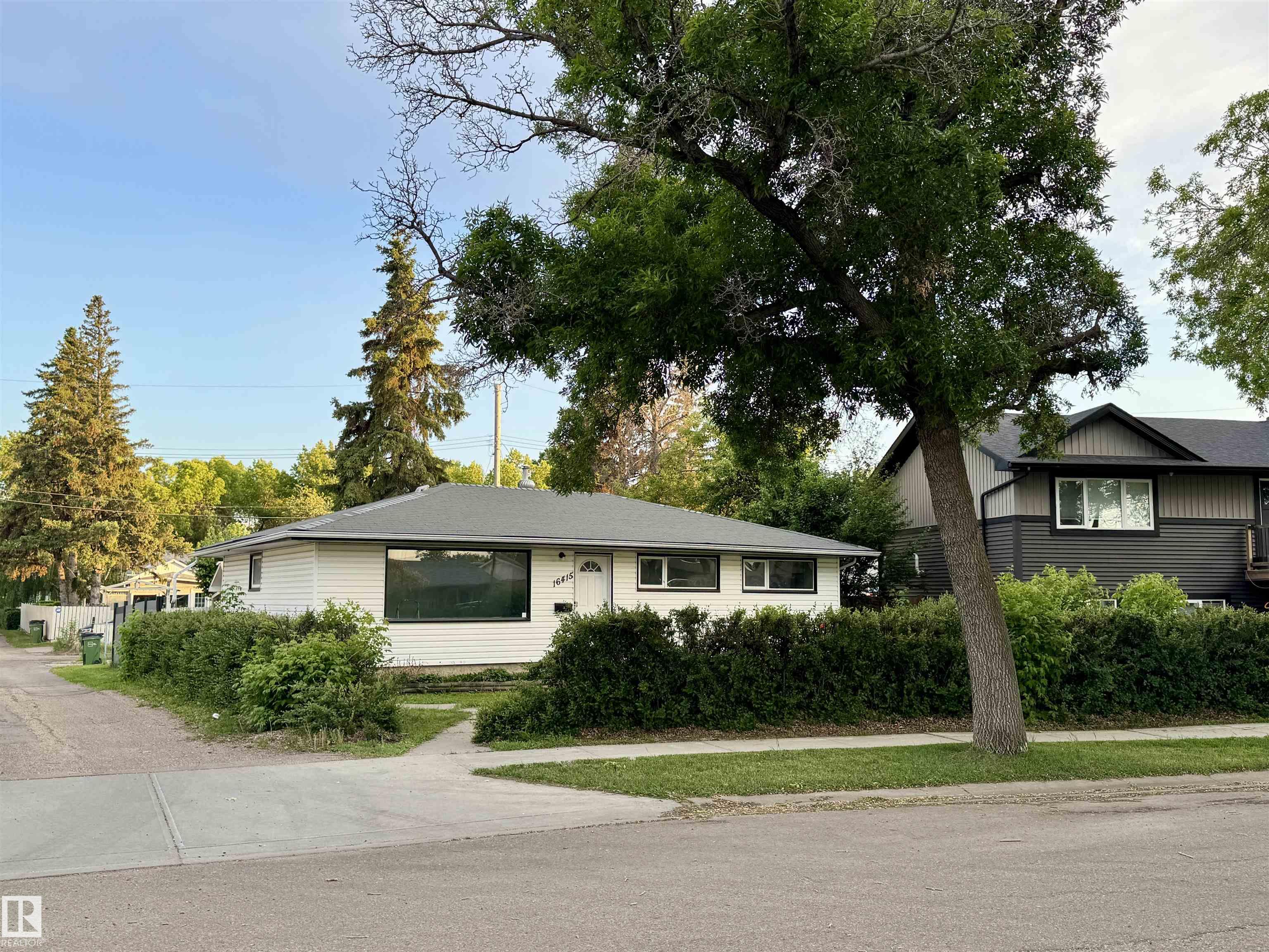 Photo 2 at 16415 106 Avenue NW, Britannia Youngstown, Edmonton