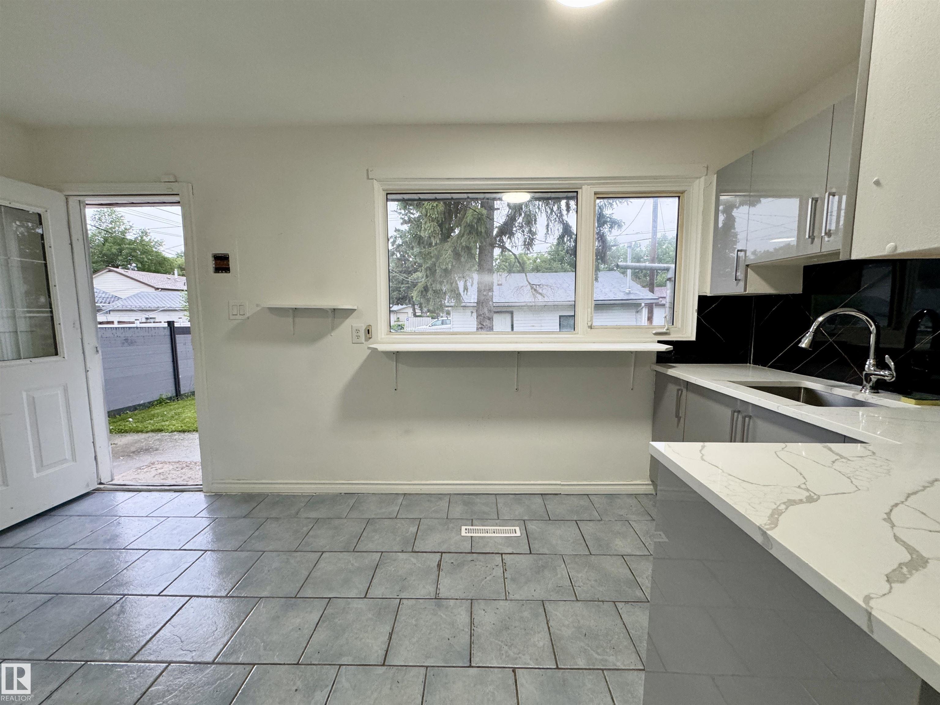Photo 12 at 16415 106 Avenue NW, Britannia Youngstown, Edmonton