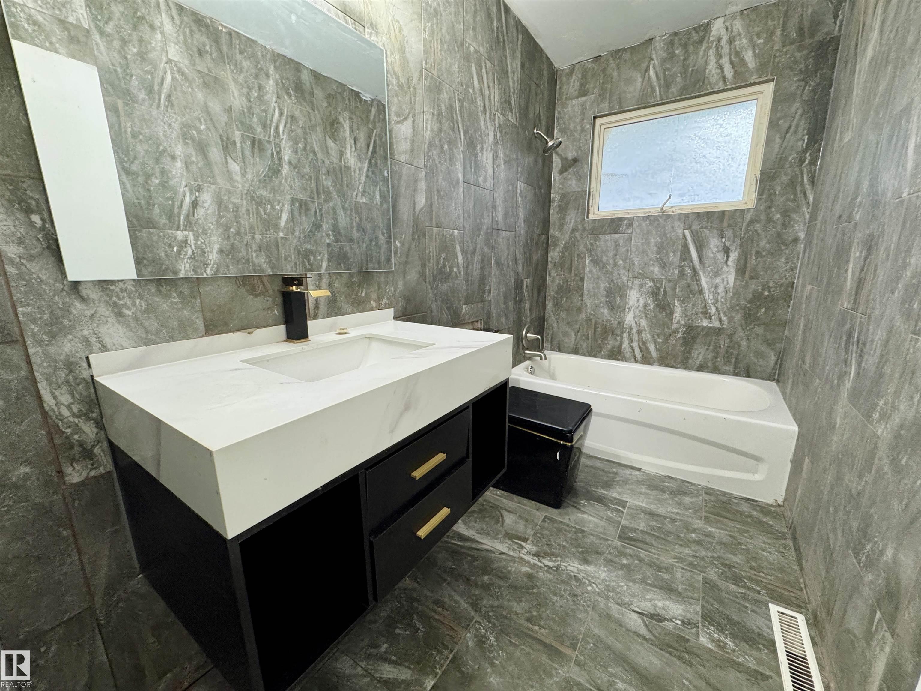 Photo 16 at 16415 106 Avenue NW, Britannia Youngstown, Edmonton