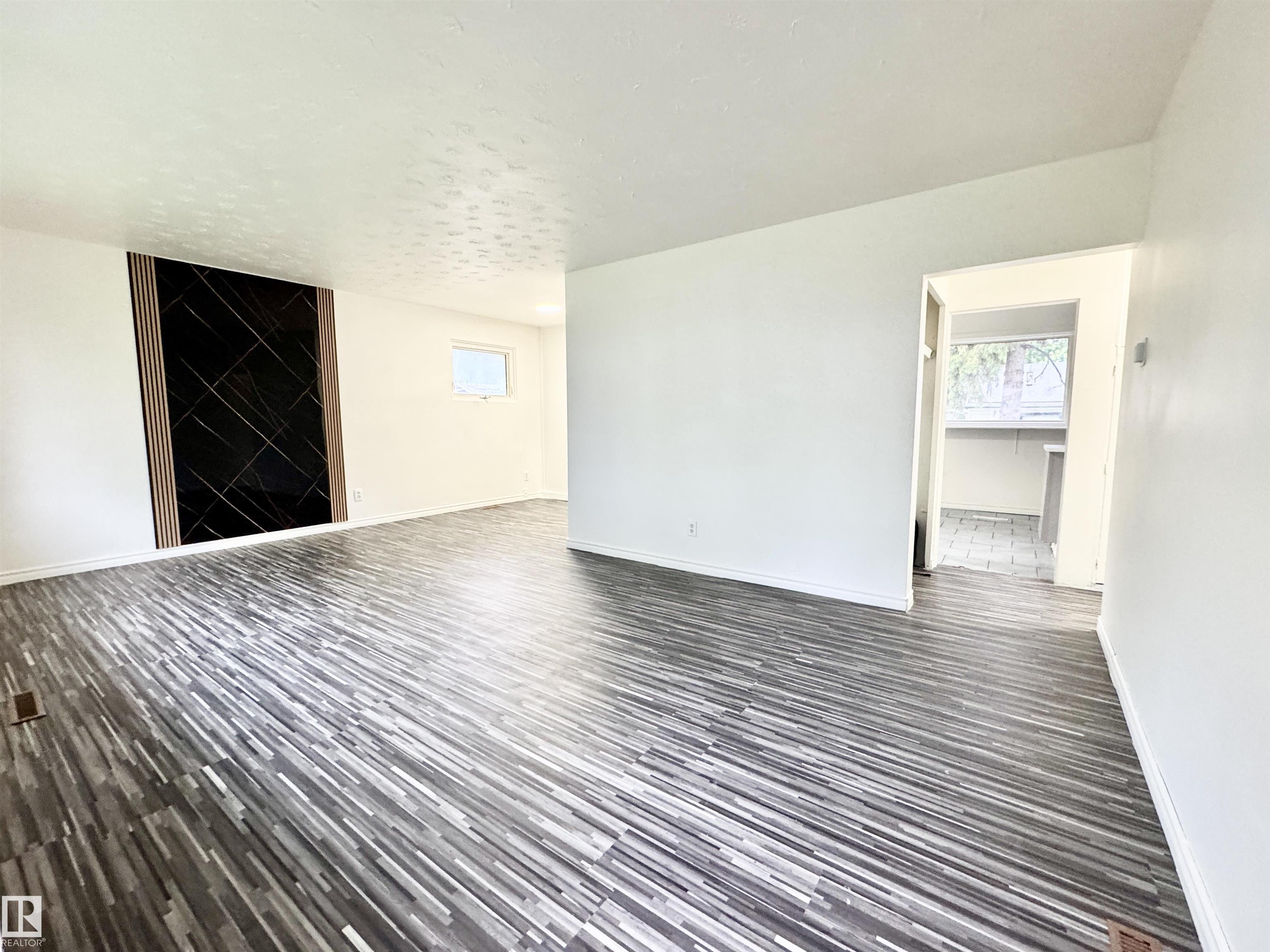 Photo 5 at 16415 106 Avenue NW, Britannia Youngstown, Edmonton
