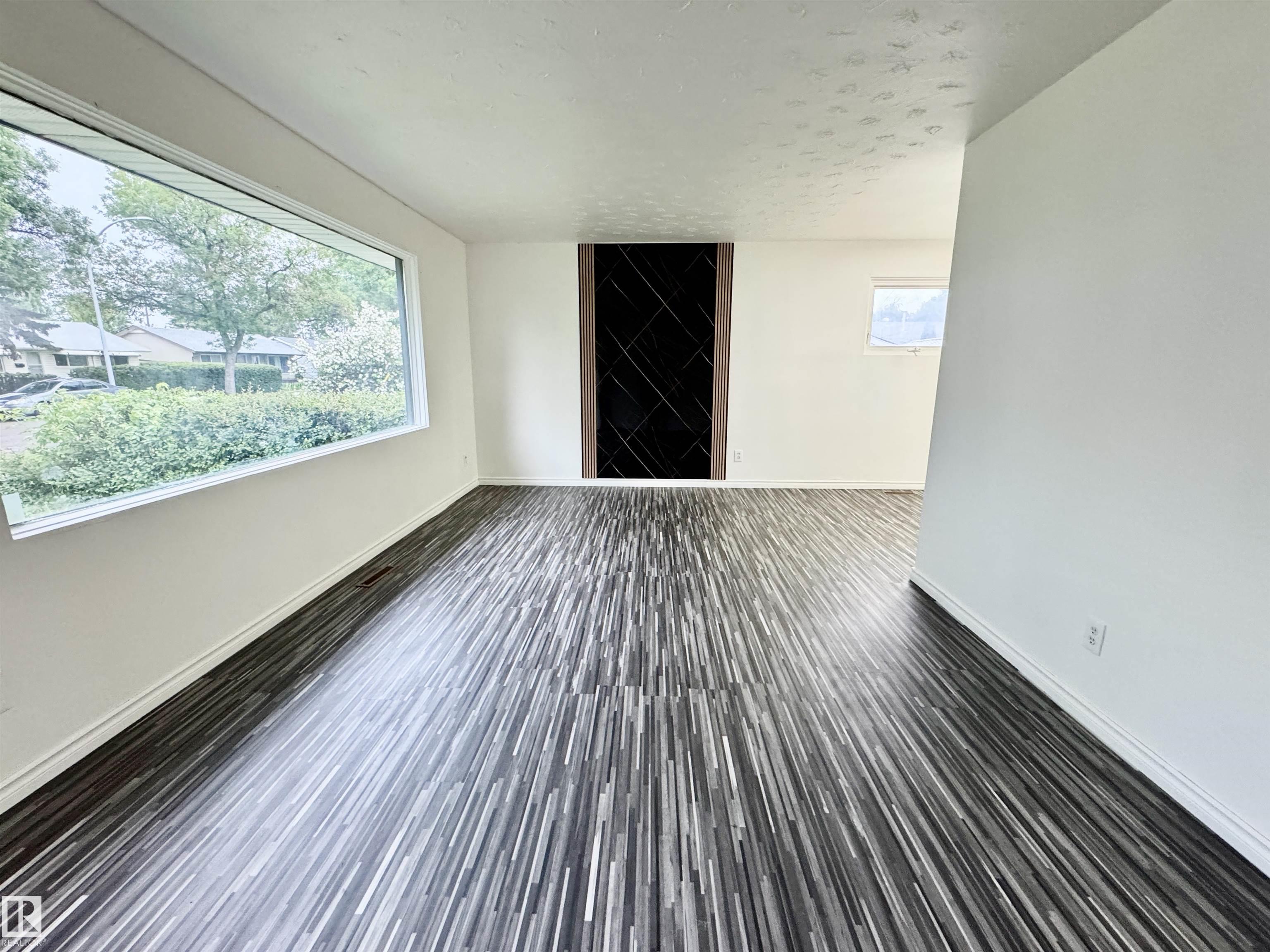 Photo 6 at 16415 106 Avenue NW, Britannia Youngstown, Edmonton