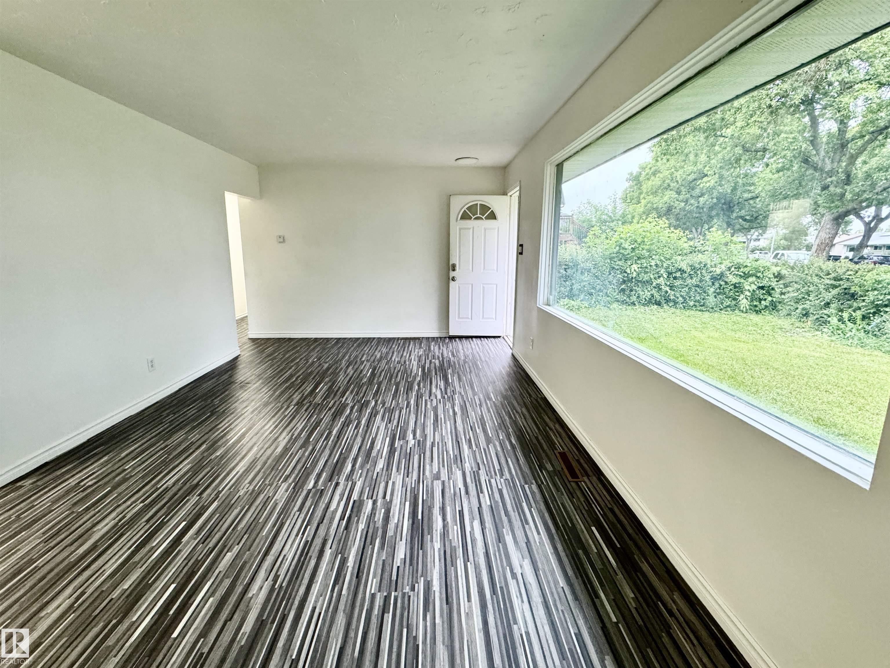 Photo 8 at 16415 106 Avenue NW, Britannia Youngstown, Edmonton