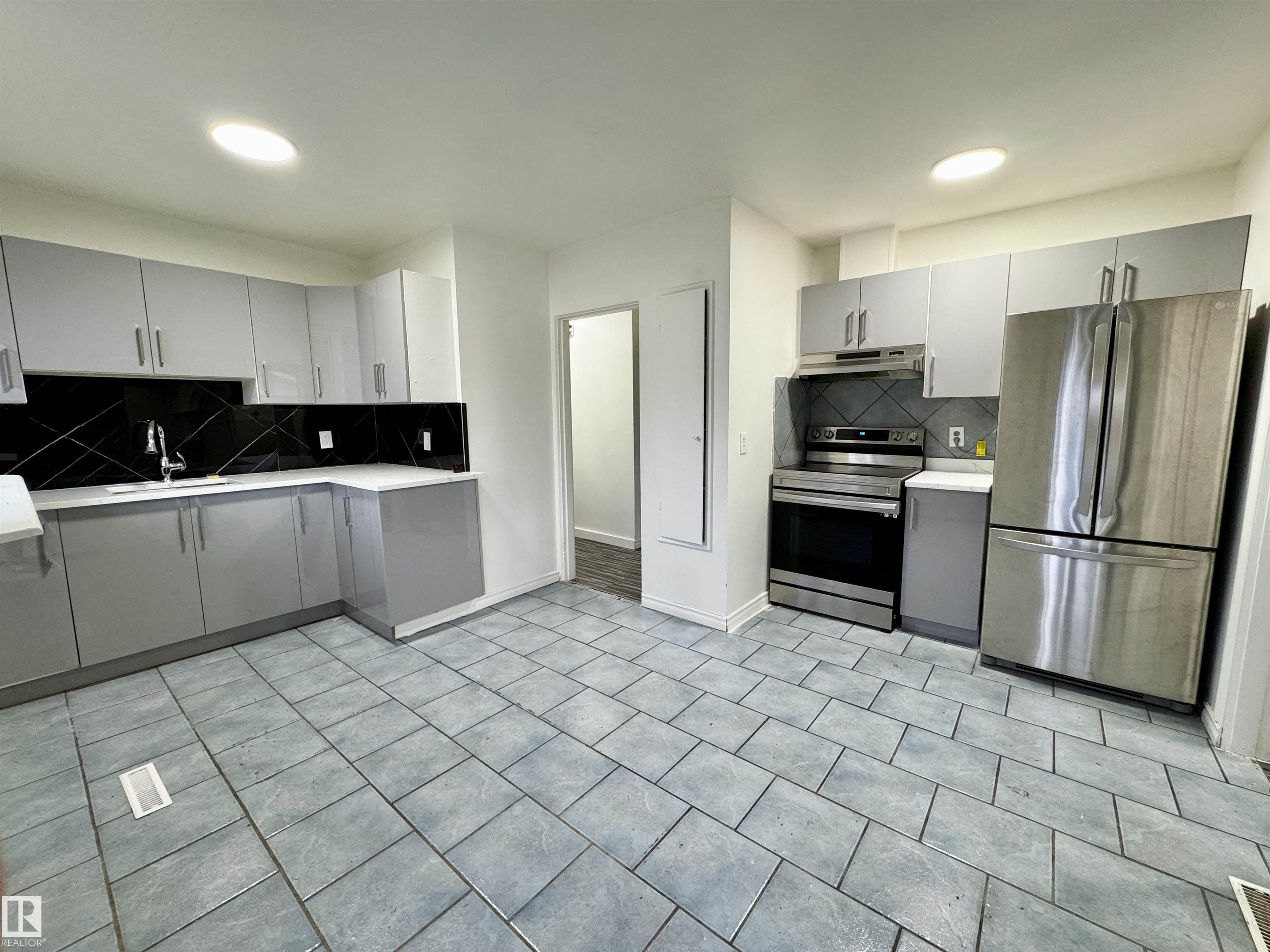 Photo 9 at 16415 106 Avenue NW, Britannia Youngstown, Edmonton